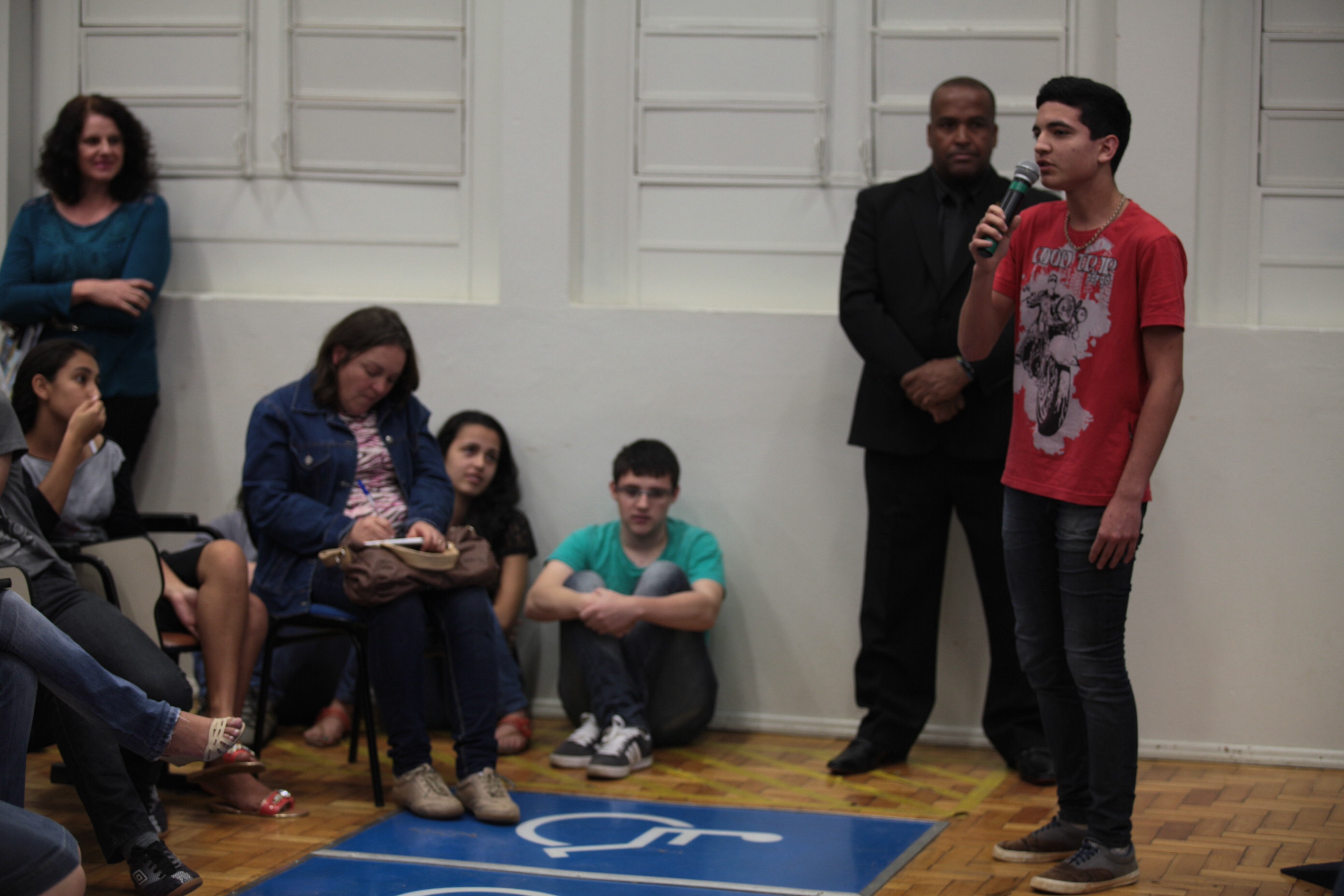 Audiência Pública em Chapecó - Plano Estadual de Educação - Jeferson Pedrozo - camisa vermelha