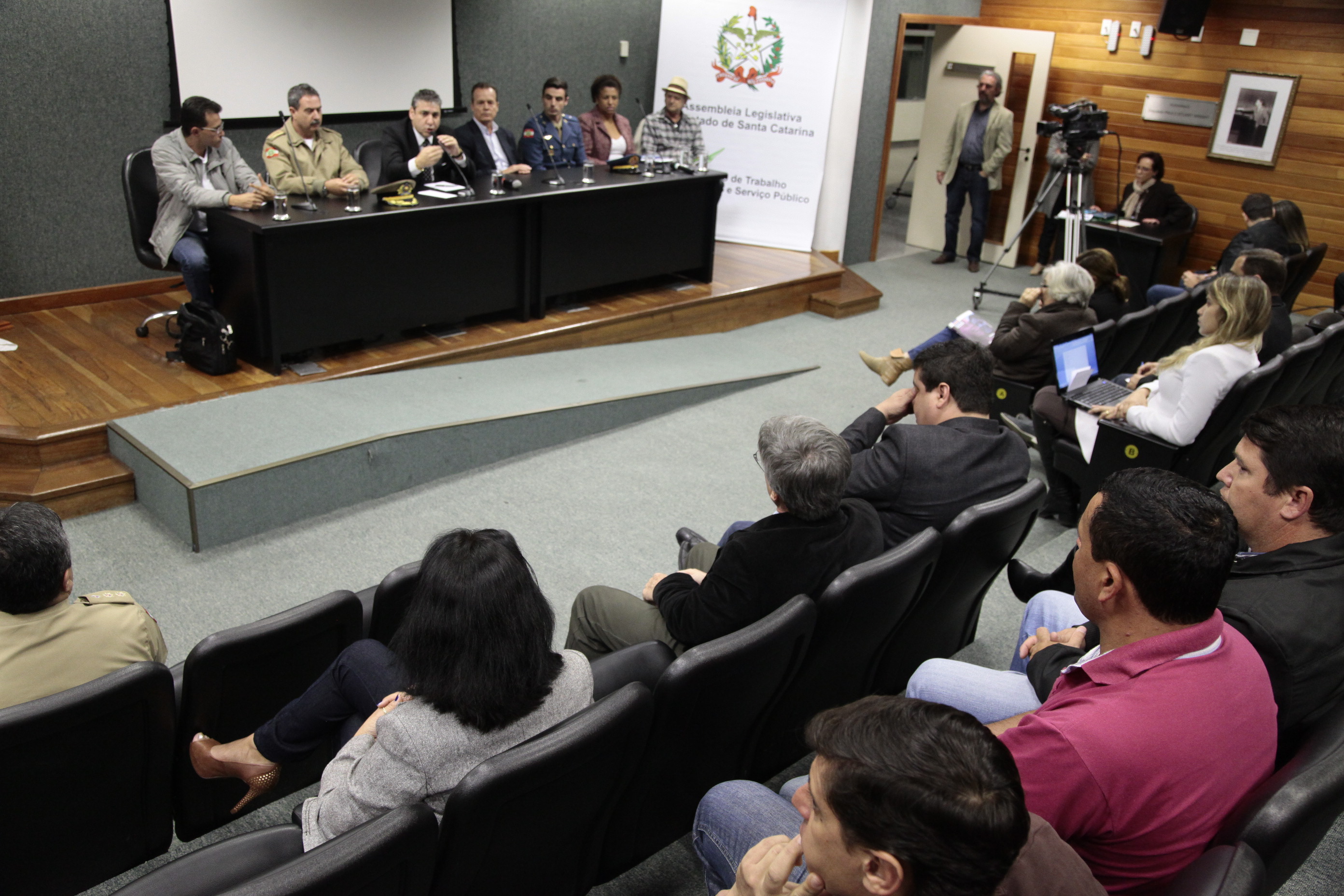 Audiência Pública para debater a questão da segurança dos servidores e usuários nos órgãos públicos estaduais. Foto: Miriam Zomer/Agência AL