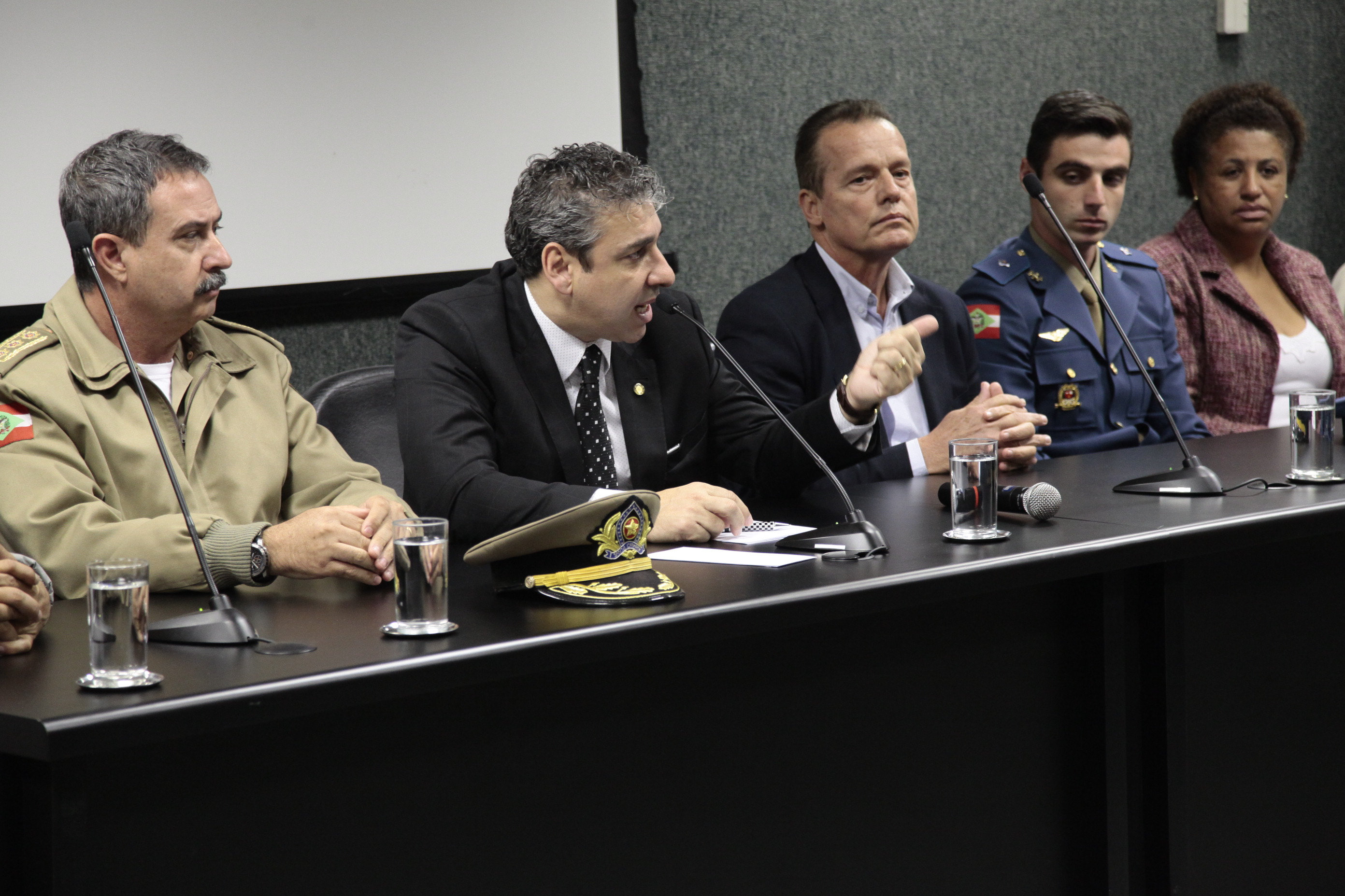 Audiência Pública para debater a questão da segurança dos servidores e usuários nos órgãos públicos estaduais. Foto: Miriam Zomer/Agência AL