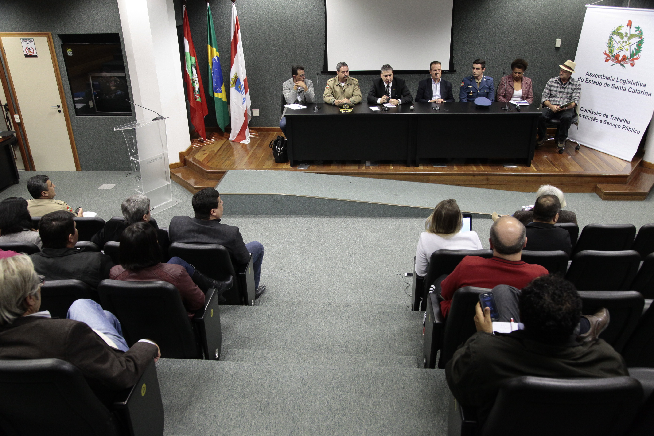 Audiência Pública para debater a questão da segurança dos servidores e usuários nos órgãos públicos estaduais. Foto: Miriam Zomer/Agência AL