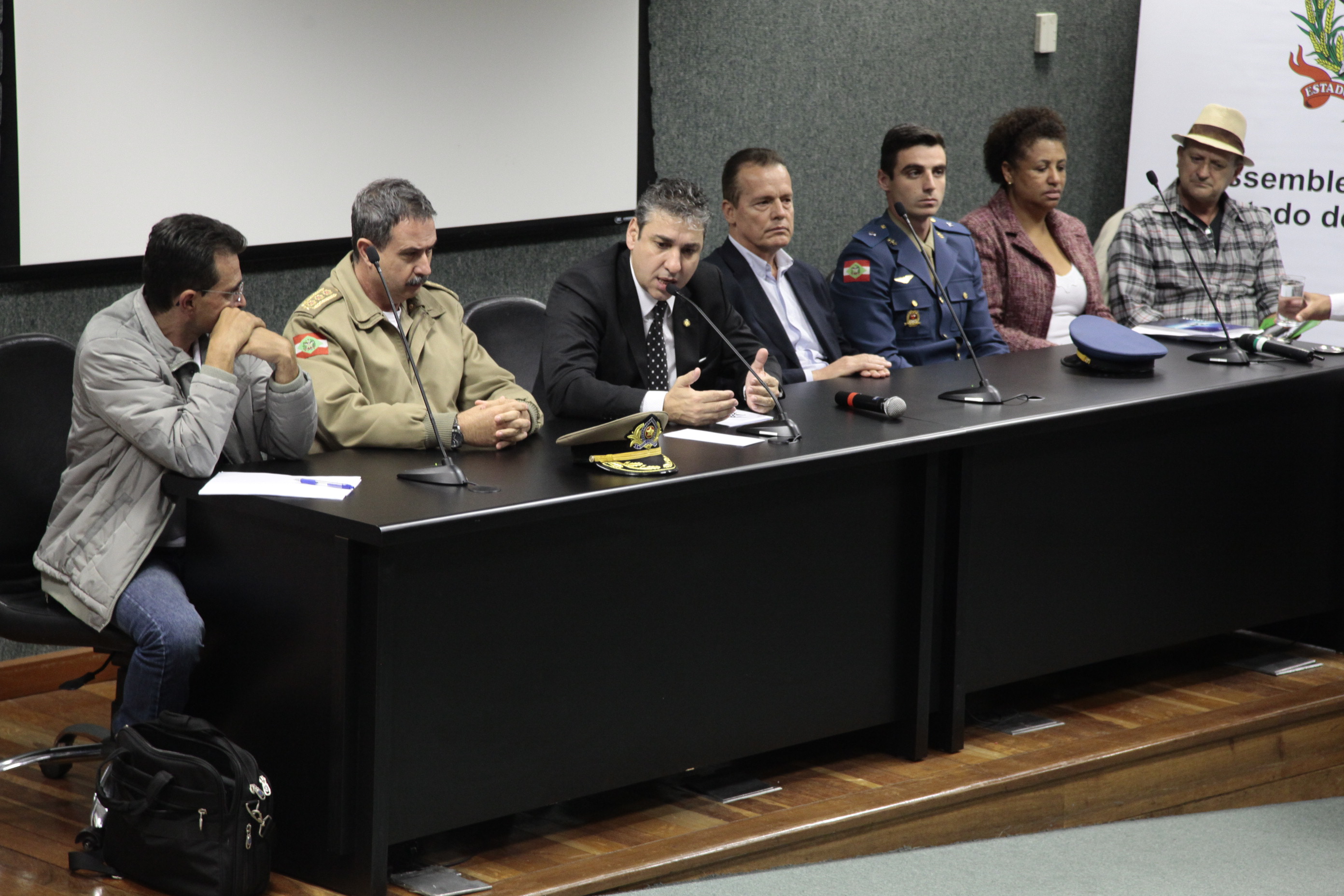 Audiência Pública para debater a questão da segurança dos servidores e usuários nos órgãos públicos estaduais. Foto: Miriam Zomer/Agência AL