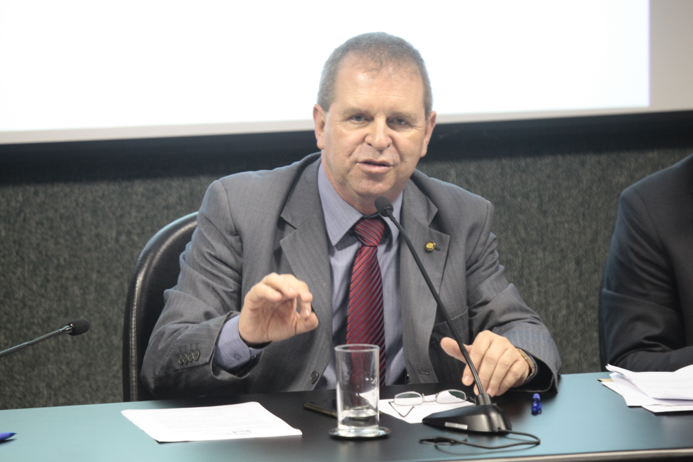 Deputado Mauricio Eskudlark (PSD) na Comissão de Transportes - Projeto de Revitalização da Rodovia Antonio Heil. foto: Humberto Gesser | Agencia AL