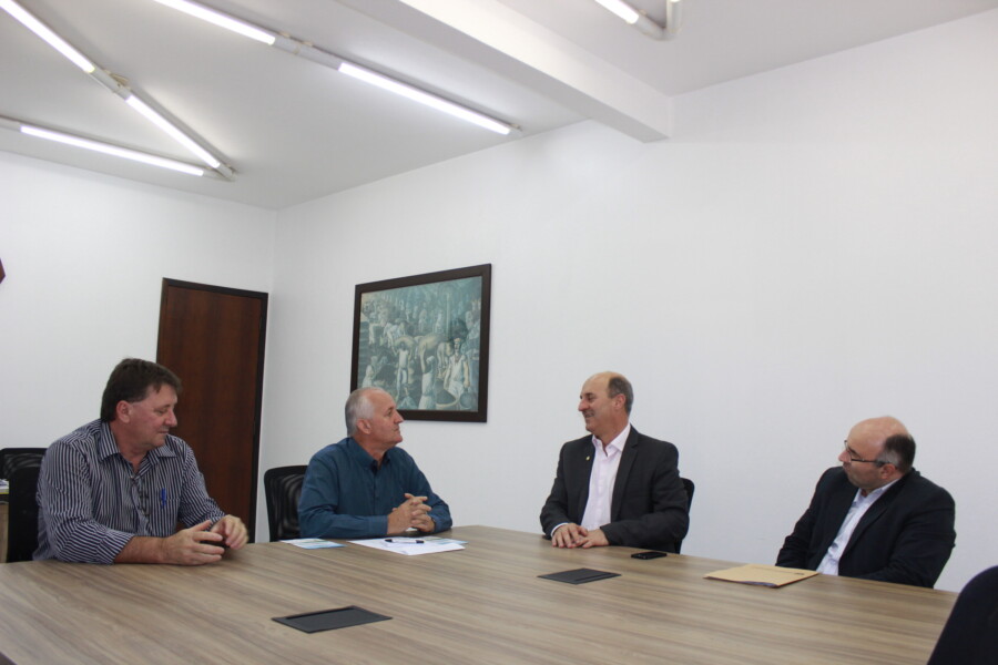 Deputado Zé Milton e dirigentes da Fetaesc