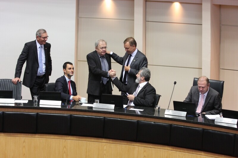 Deputados comemoram apoio de outras Assembleias à proposta de revisão do pacto federativo