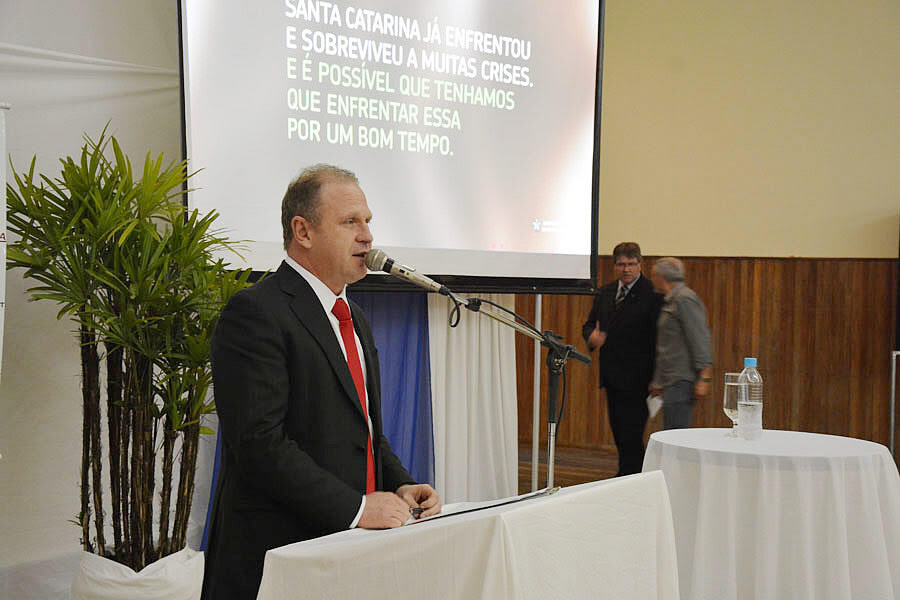 Presidente Merisio fala sobre a economia catarinense a empresários de Xanxerê