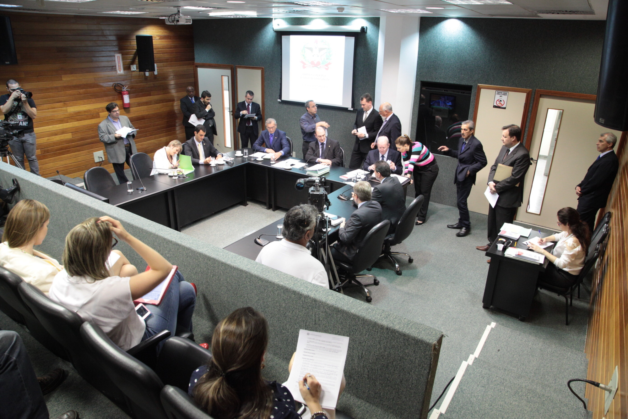 CCJ aprova projetos da 1ª etapa da consolidação das leis catarinenses