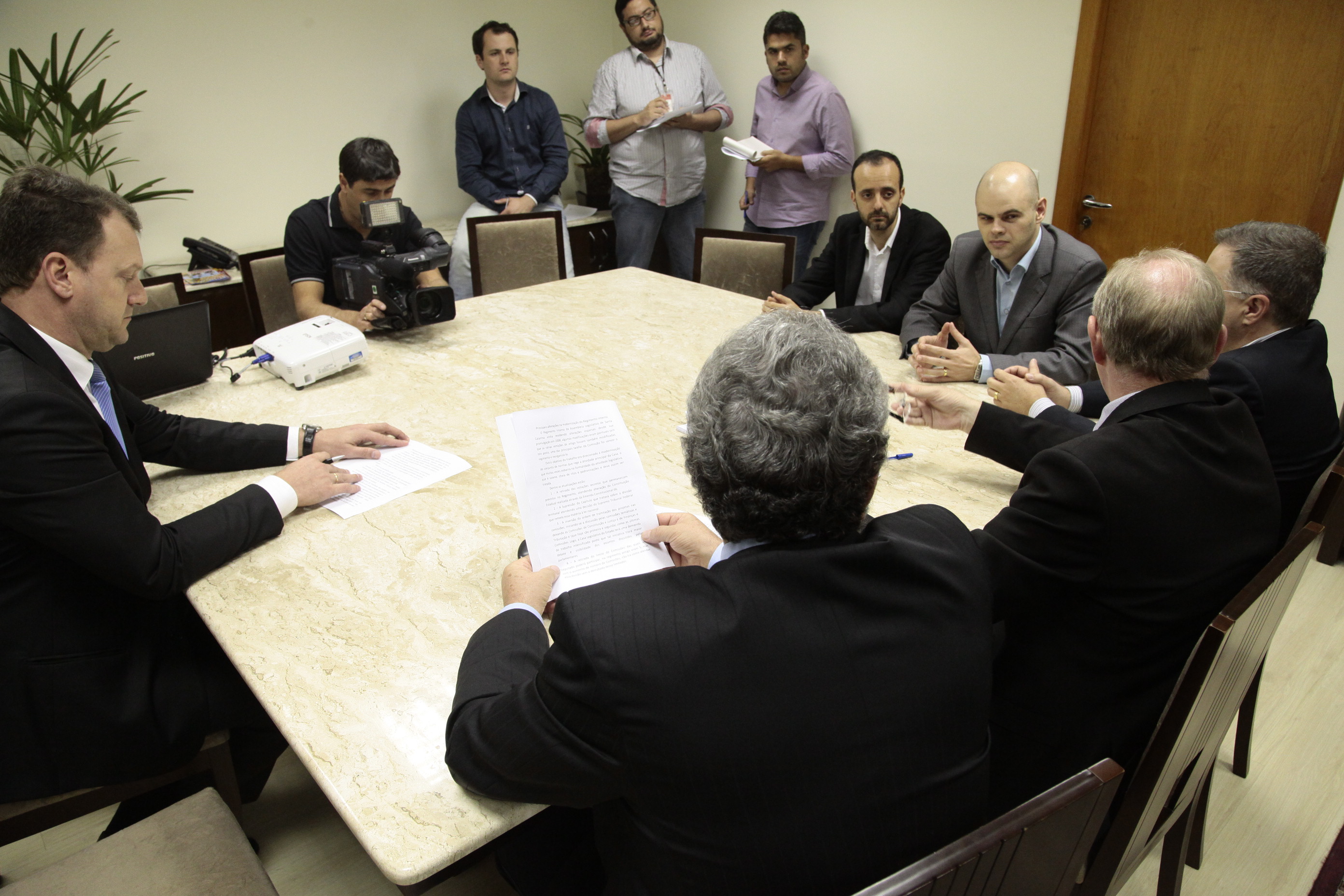Anteprojeto do Regimento Interno da Alesc. Foto: Miriam Zomer/Agência AL