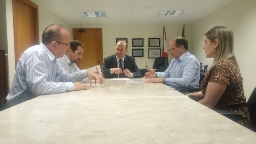Deputado Zé Milton e representantes do Seagro