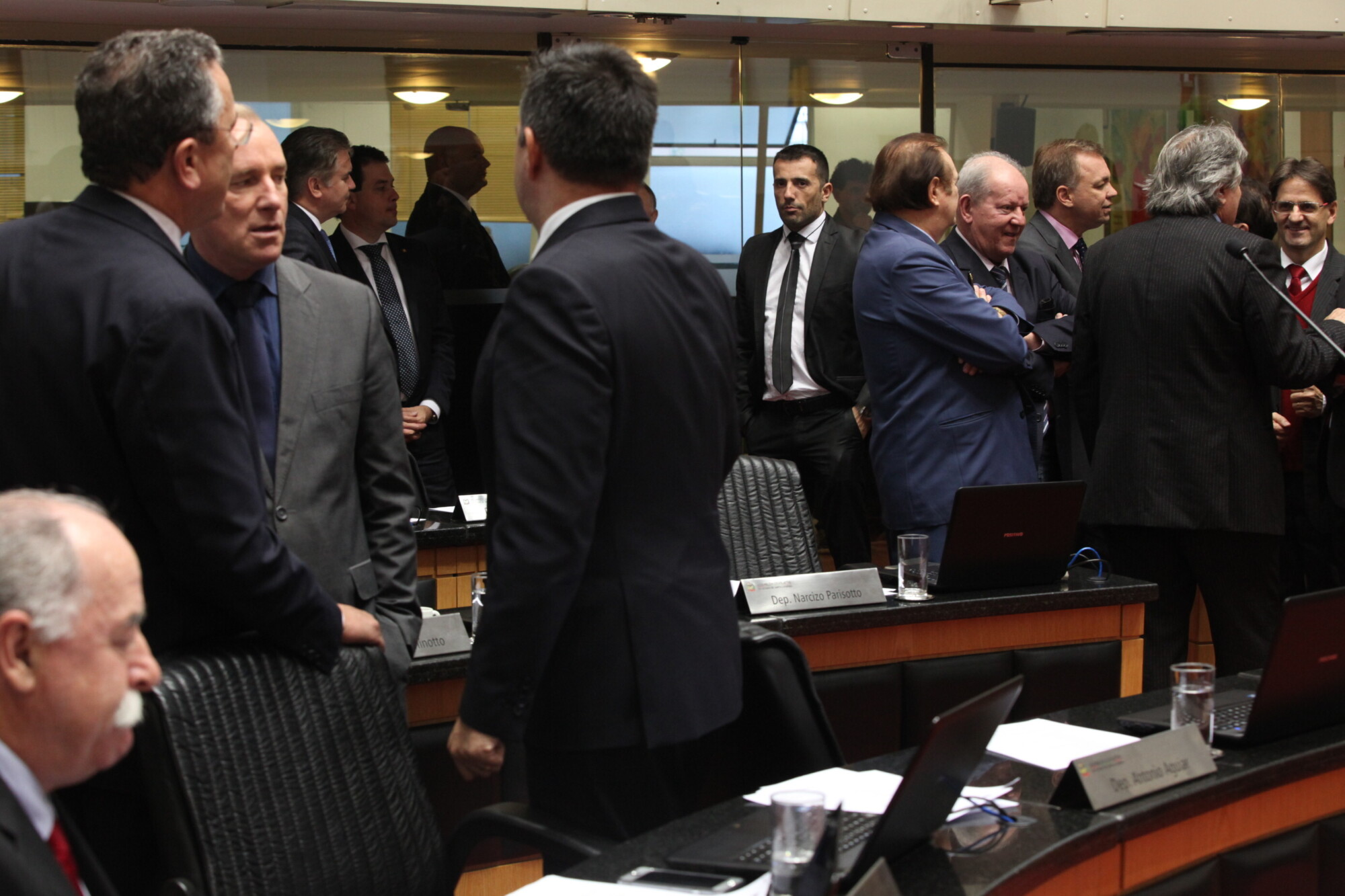 Deputados criticam pacote do governo federal