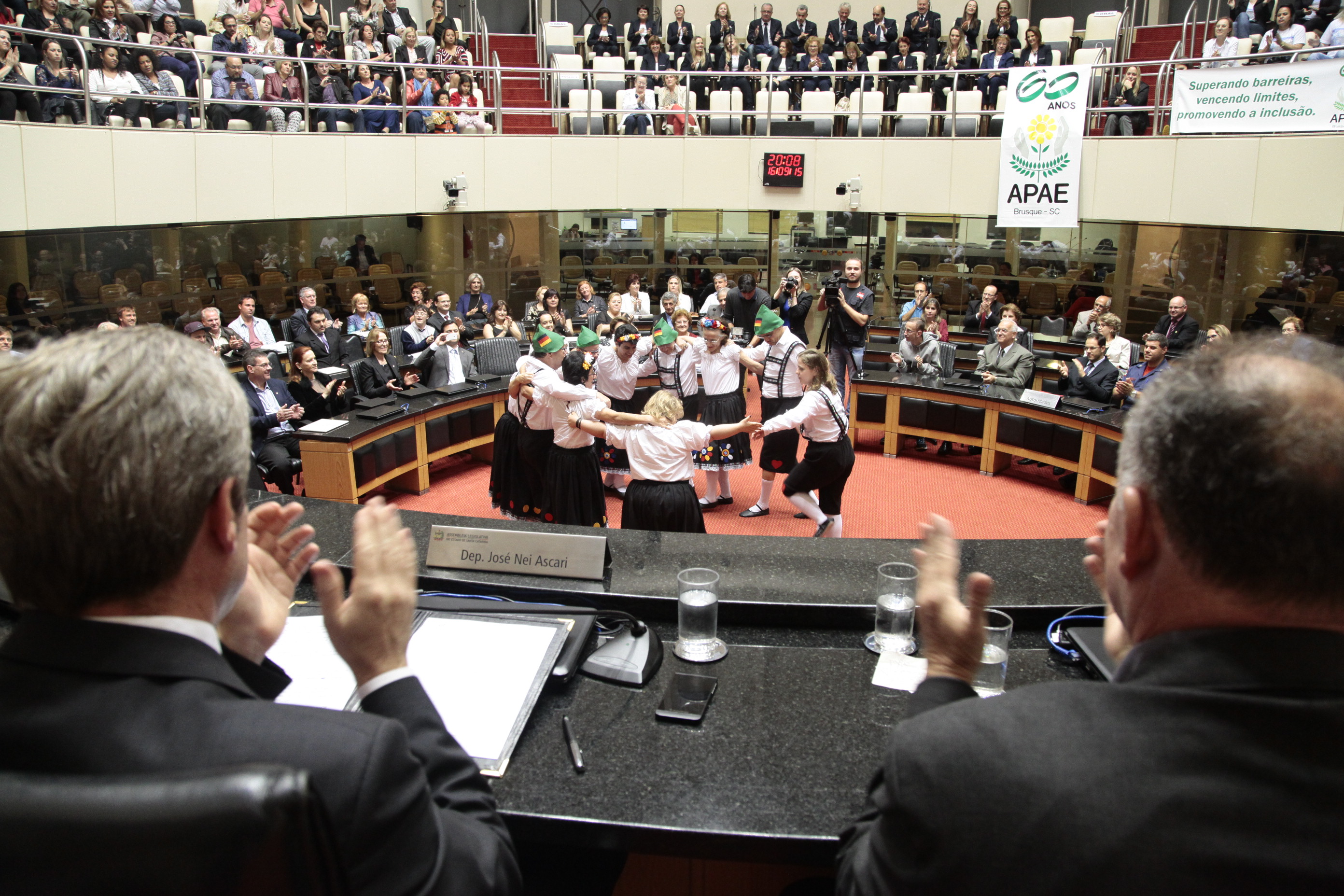 Sessão Especial em comemoração aos 60 anos da APAE de Brusque e 50 anos das APAEs de Joinville, Blumenau e Lages. Foto: Miriam Zomer/Agência AL