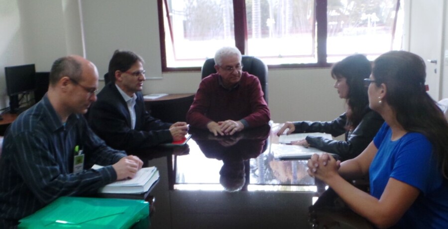 Participaram da reunião servidores do Lacen, deputado Saretta e o secretário João Matos. FOTO: Divulgação