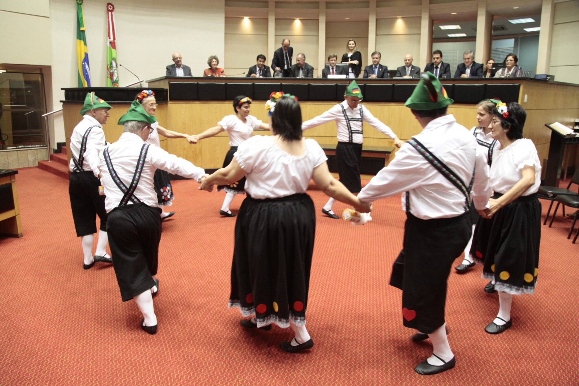 Apaes de Brusque, Blumenau, Joinville e Lages comemoram aniversário na Assembleia