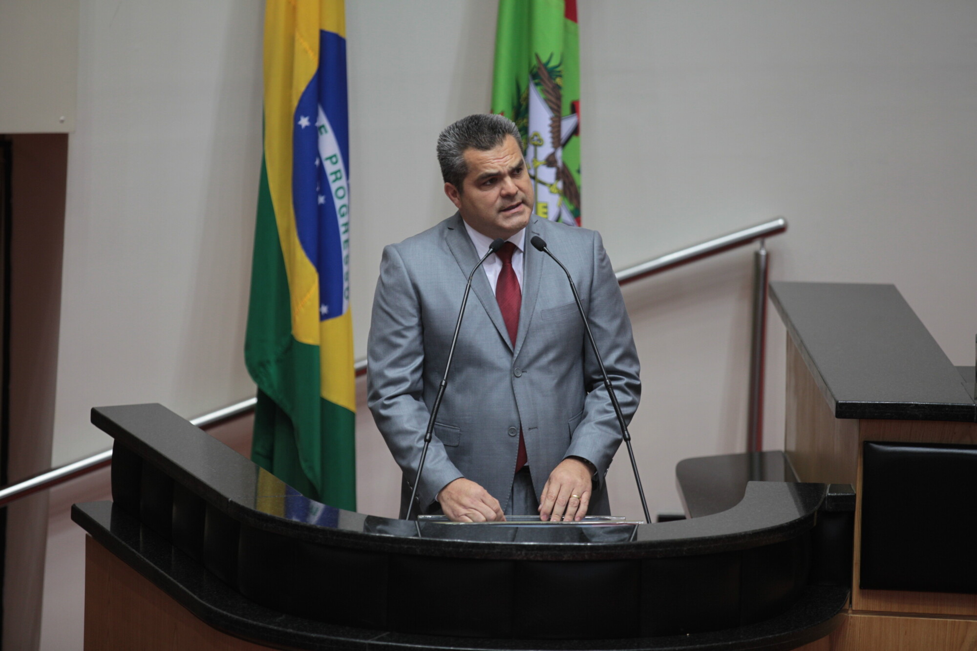 Richard Harrison Chagas dos Santos, diretor da penitenciária, ocupou a tribuna da Assembleia. FOTO: Solon Soares/Agência AL