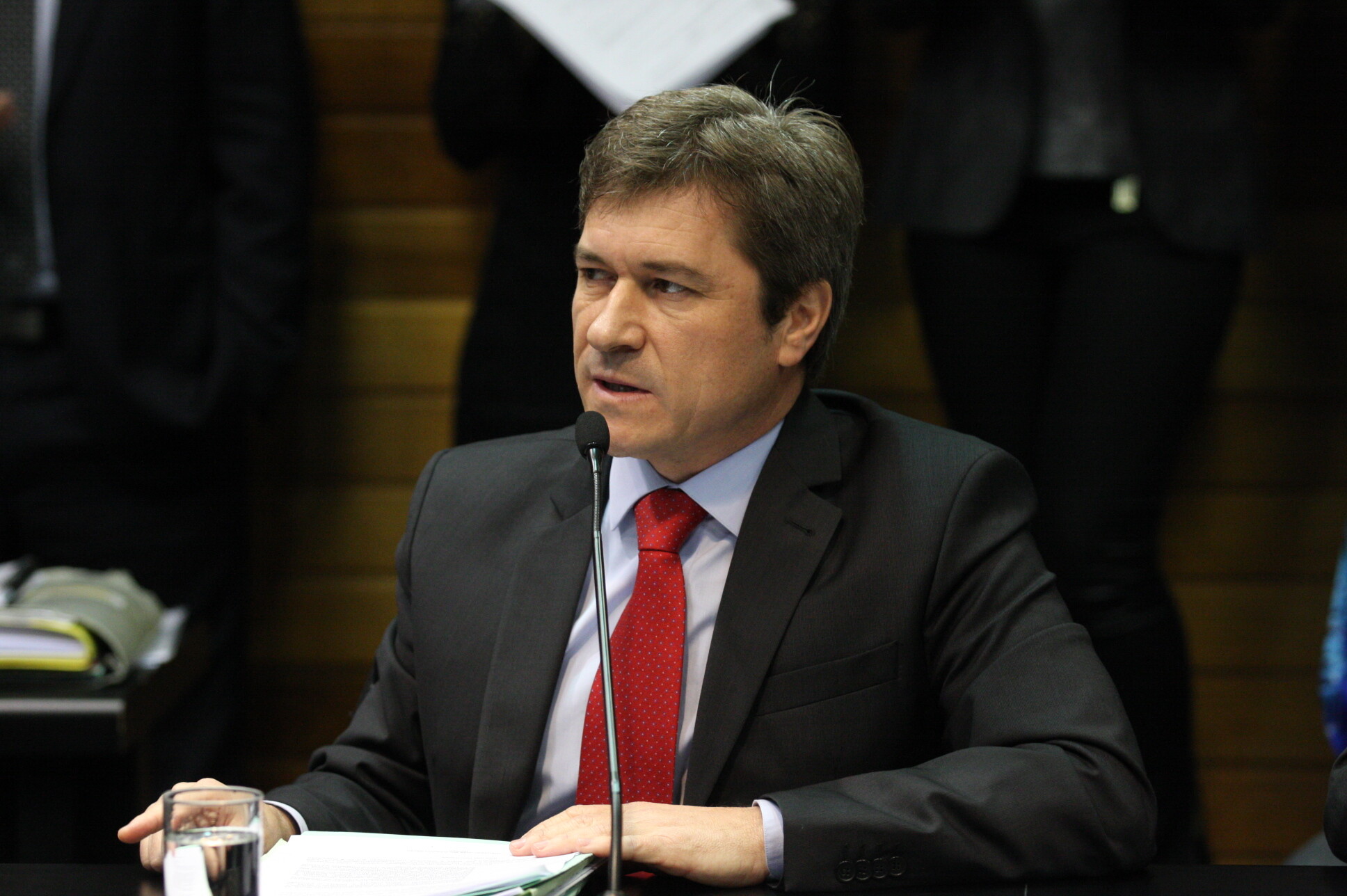 Deputados se reúnem com governo para discutir situação das Apaes