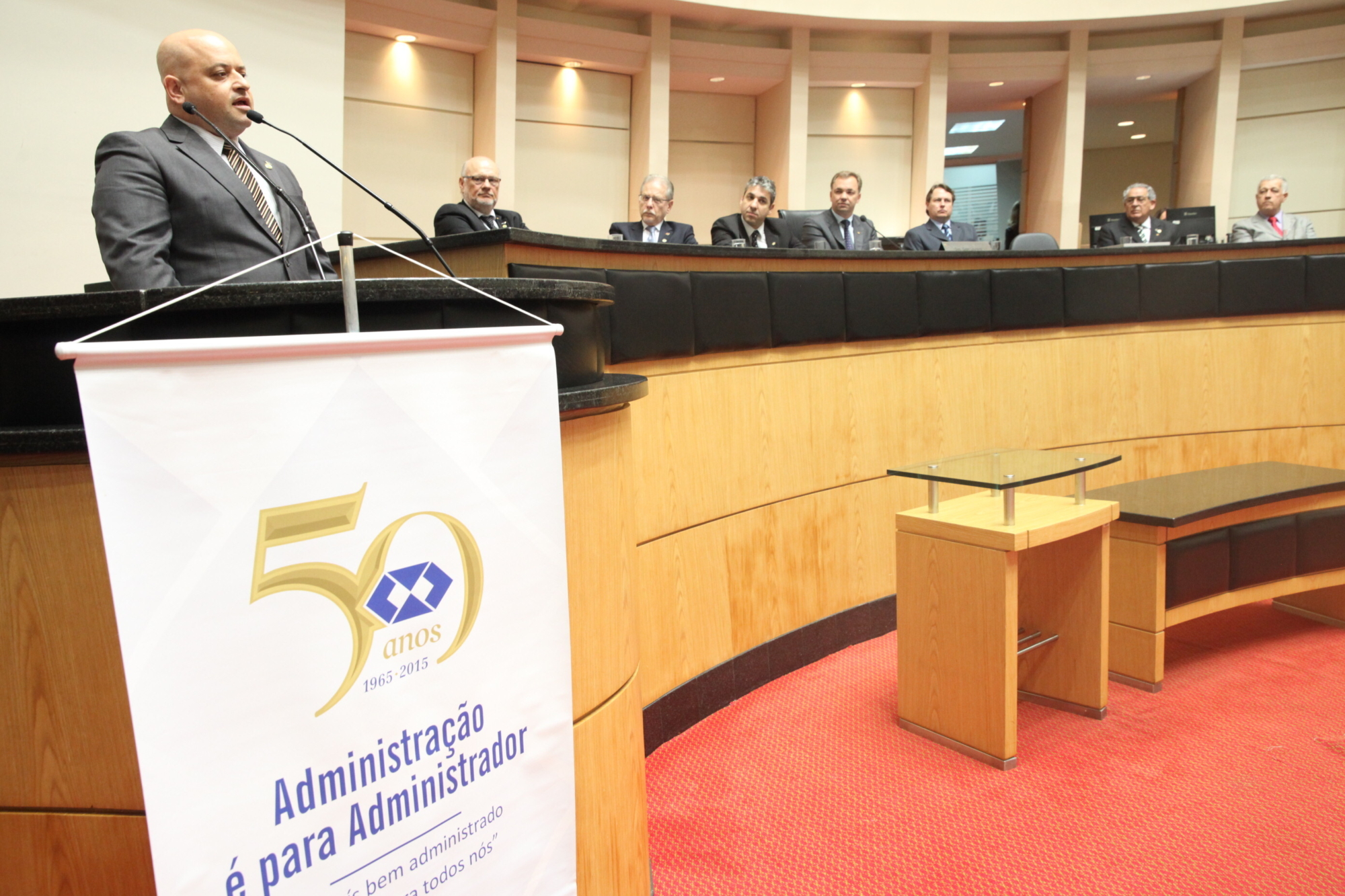 Sessão Especial celebra jubileu de ouro da profissão de administrador