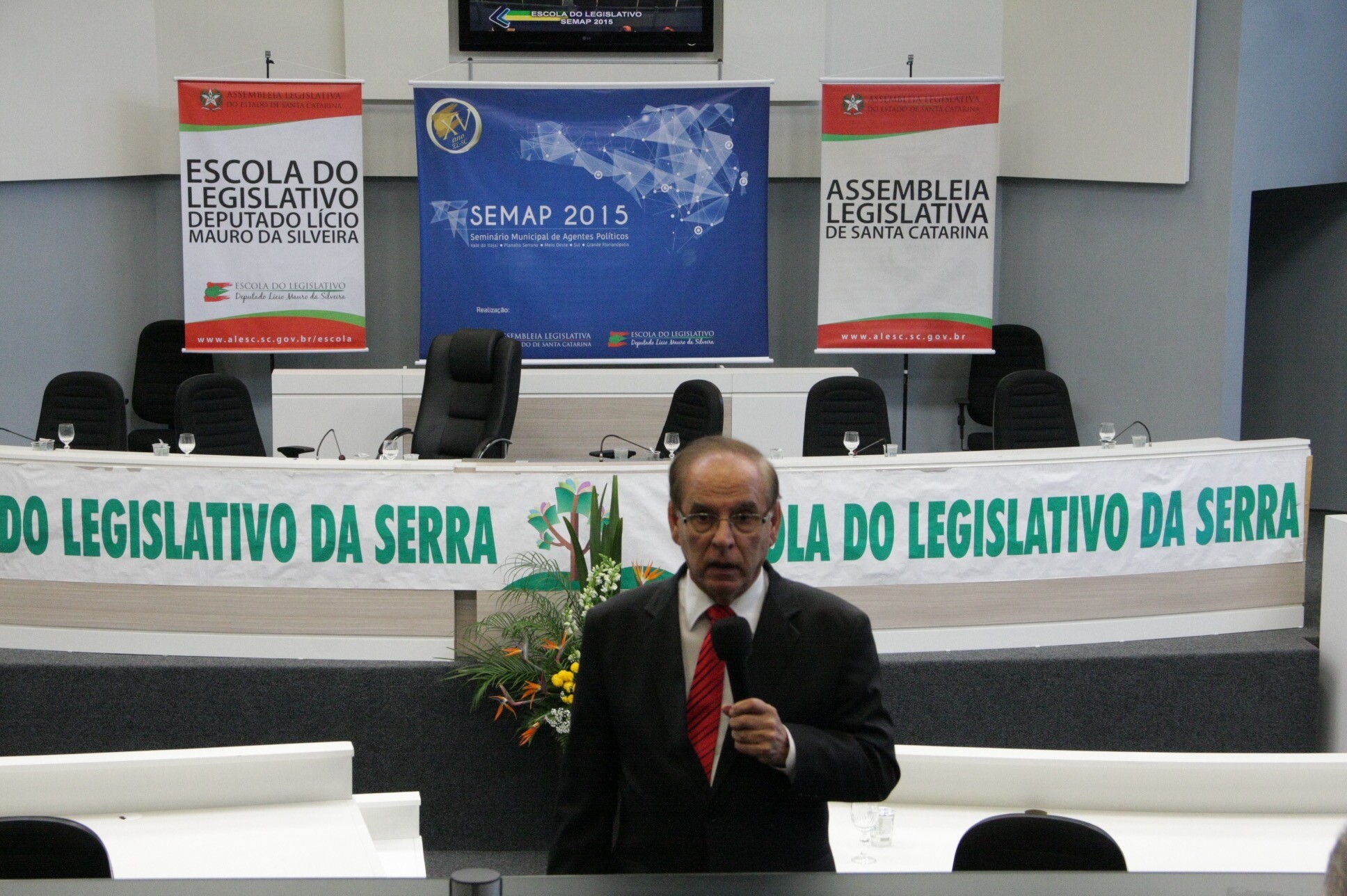 Moacir Pereira fala sobre comunicação e política. FOTO: Jussie Sedrez Chaves/Escola do Legislativo
