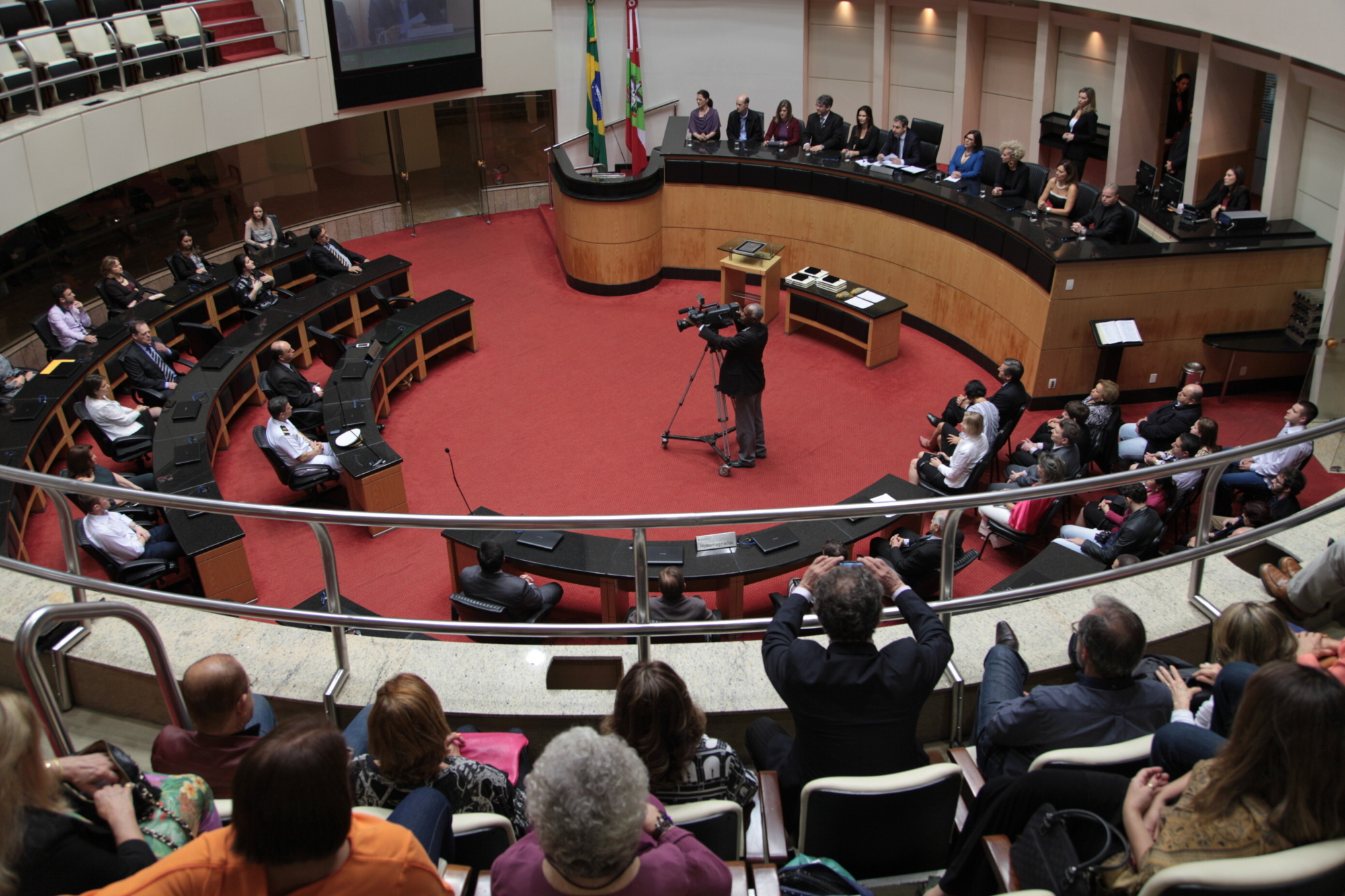 Parlamento presta homenagem ao Dia do Farmacêutico