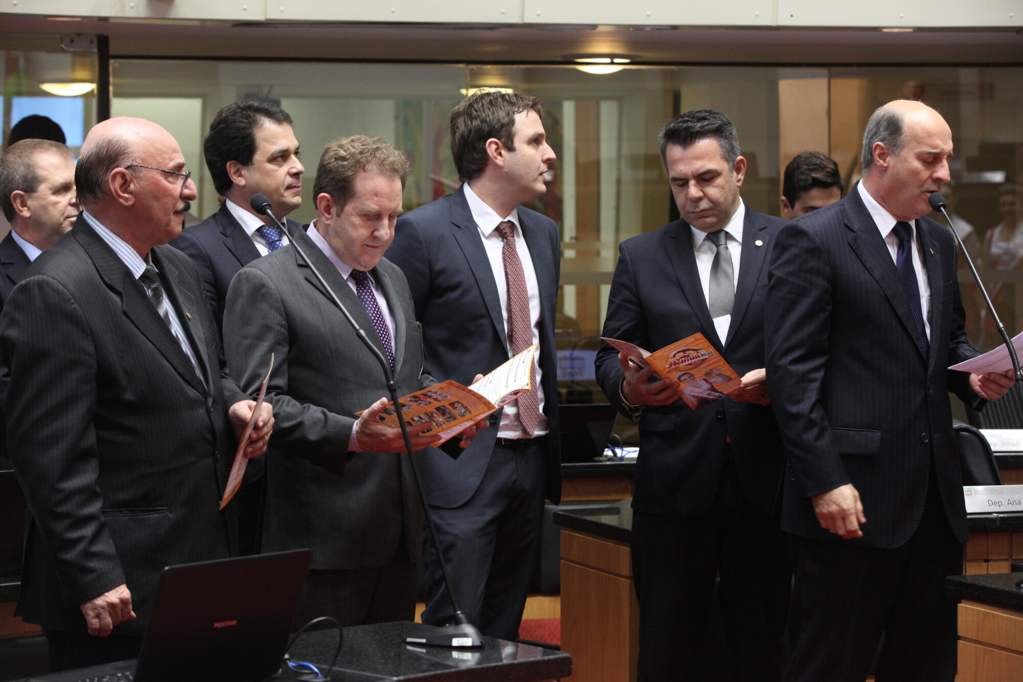 Deputados repercutem aprovação do projeto sobre as SDRs na CCJ