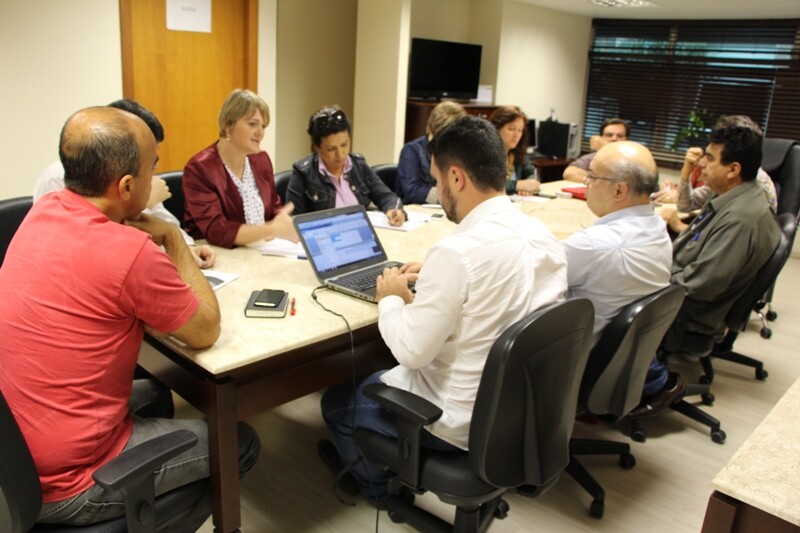 Luciane, líder da bancada do PT na Alesc, conversou com os sindicalistas. FOTO: Divulgação