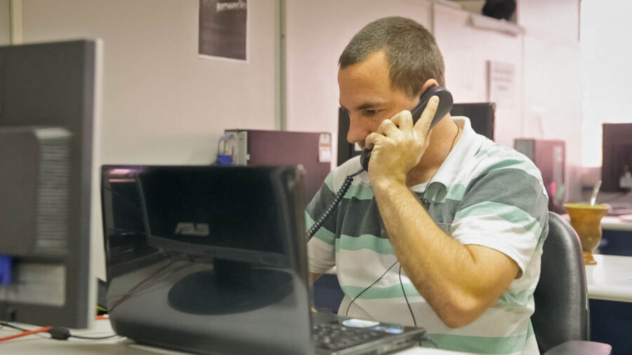 Jackson Pereira em seu estágio no Parlamento catarinense. FOTOS: Lucas Diniz/Agência AL