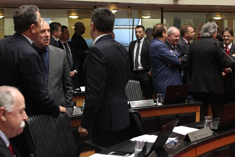 Deputados criticam pacote do governo federal