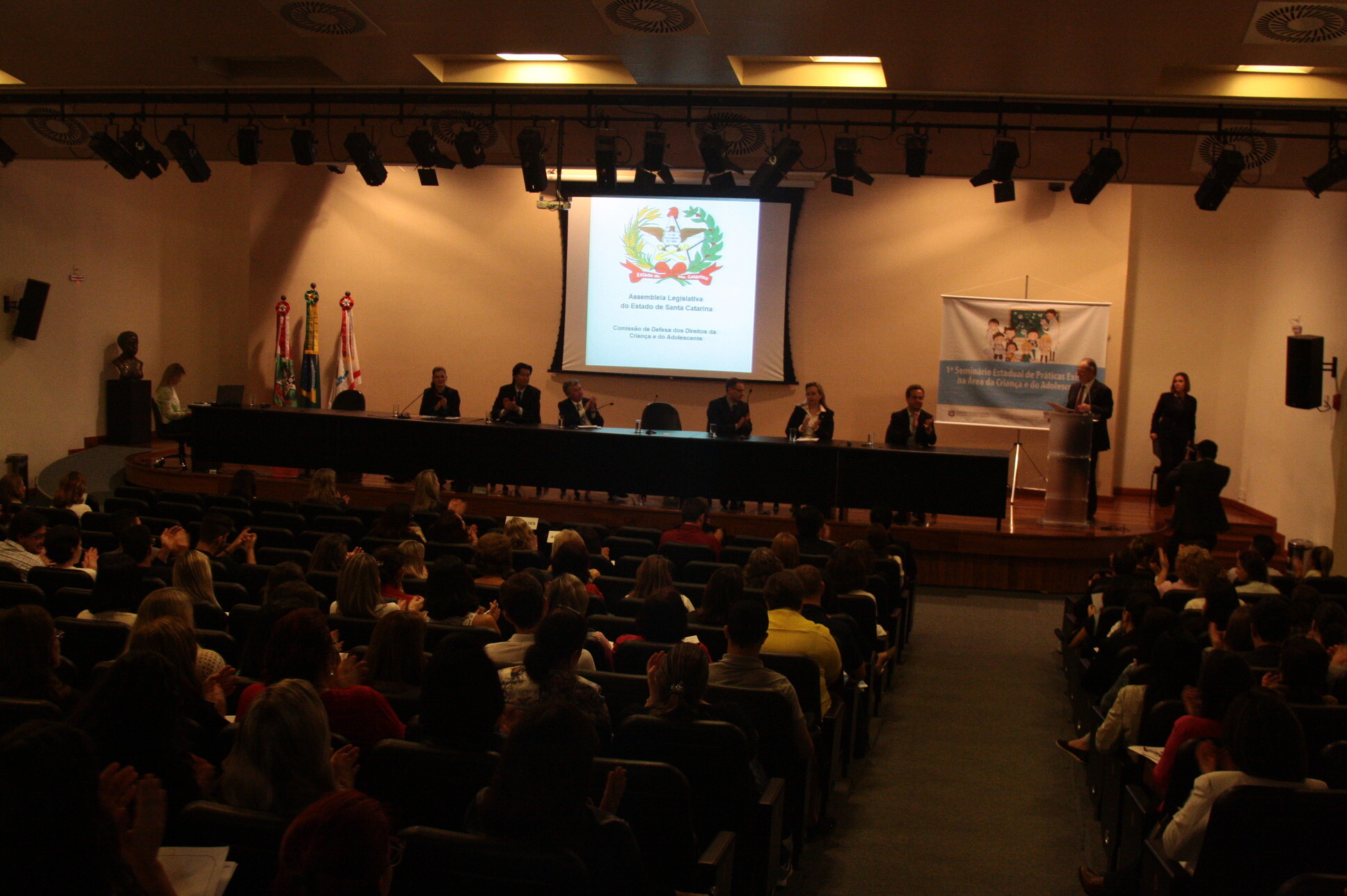 Seminário debate ações positivas voltadas para criança e adolescente