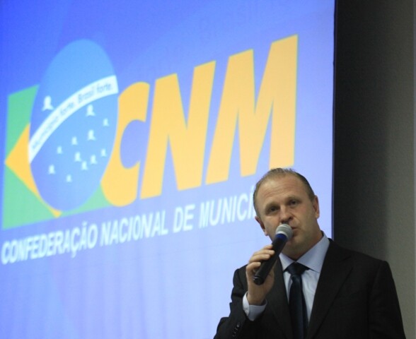Encontro de prefeitos debate solução para queda na arrecadação