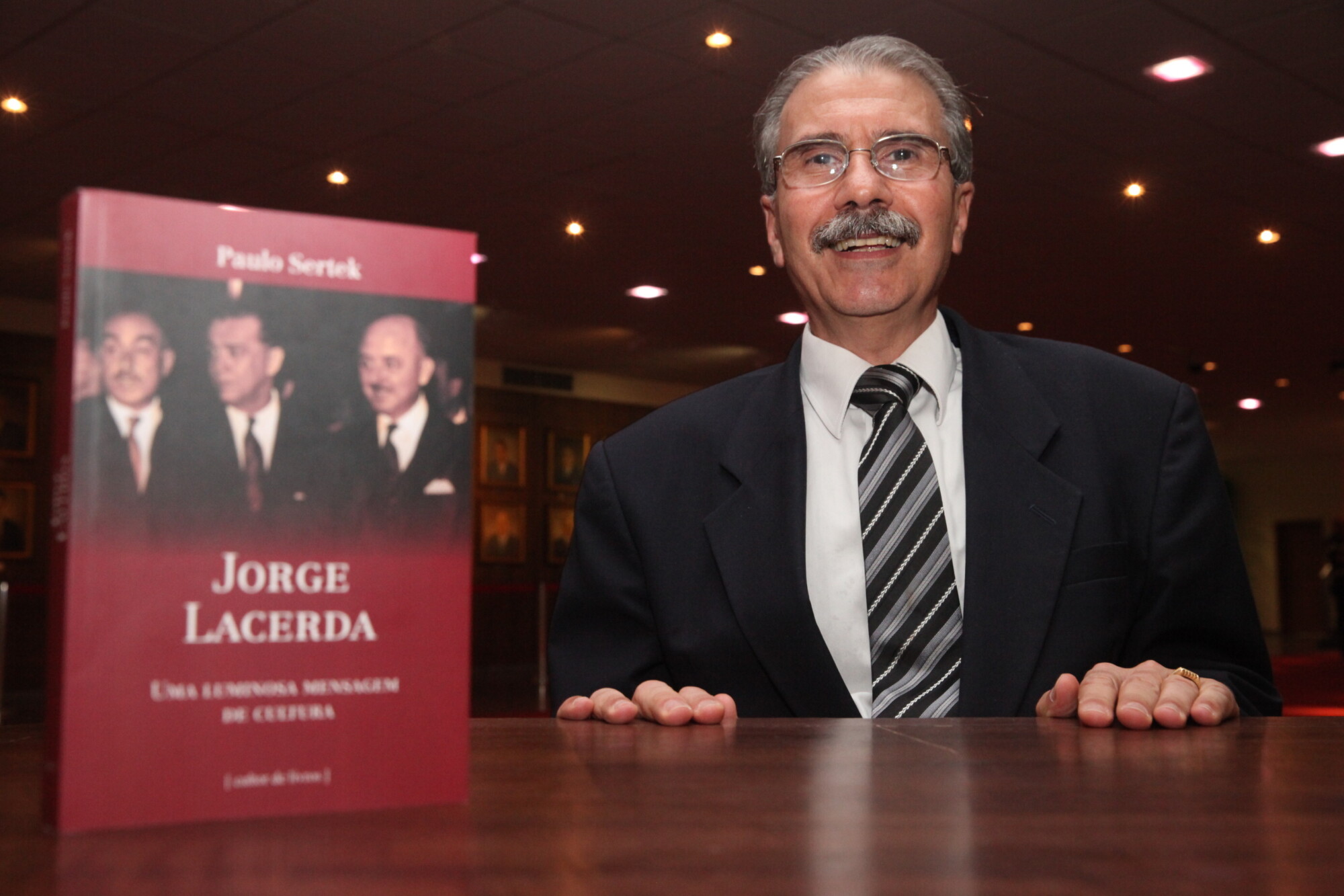 Sobrinho de Jorge Lacerda, Paulo Sertek é o autor da obra. FOTO: Fábio Queiroz/Agência AL