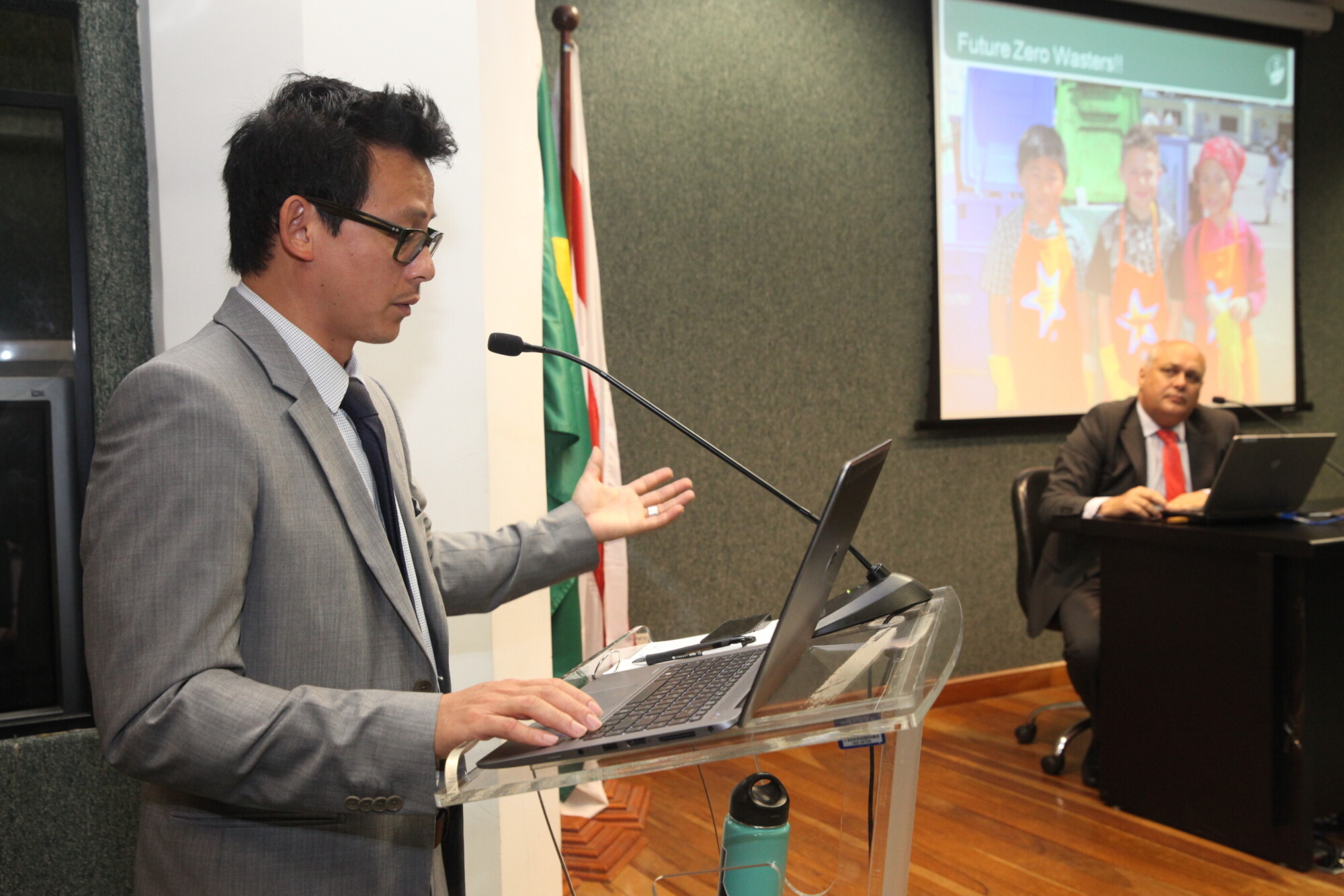 Steven Chiv, representante do departamento de meio ambiente de São Francisco, nos Estados Unidos