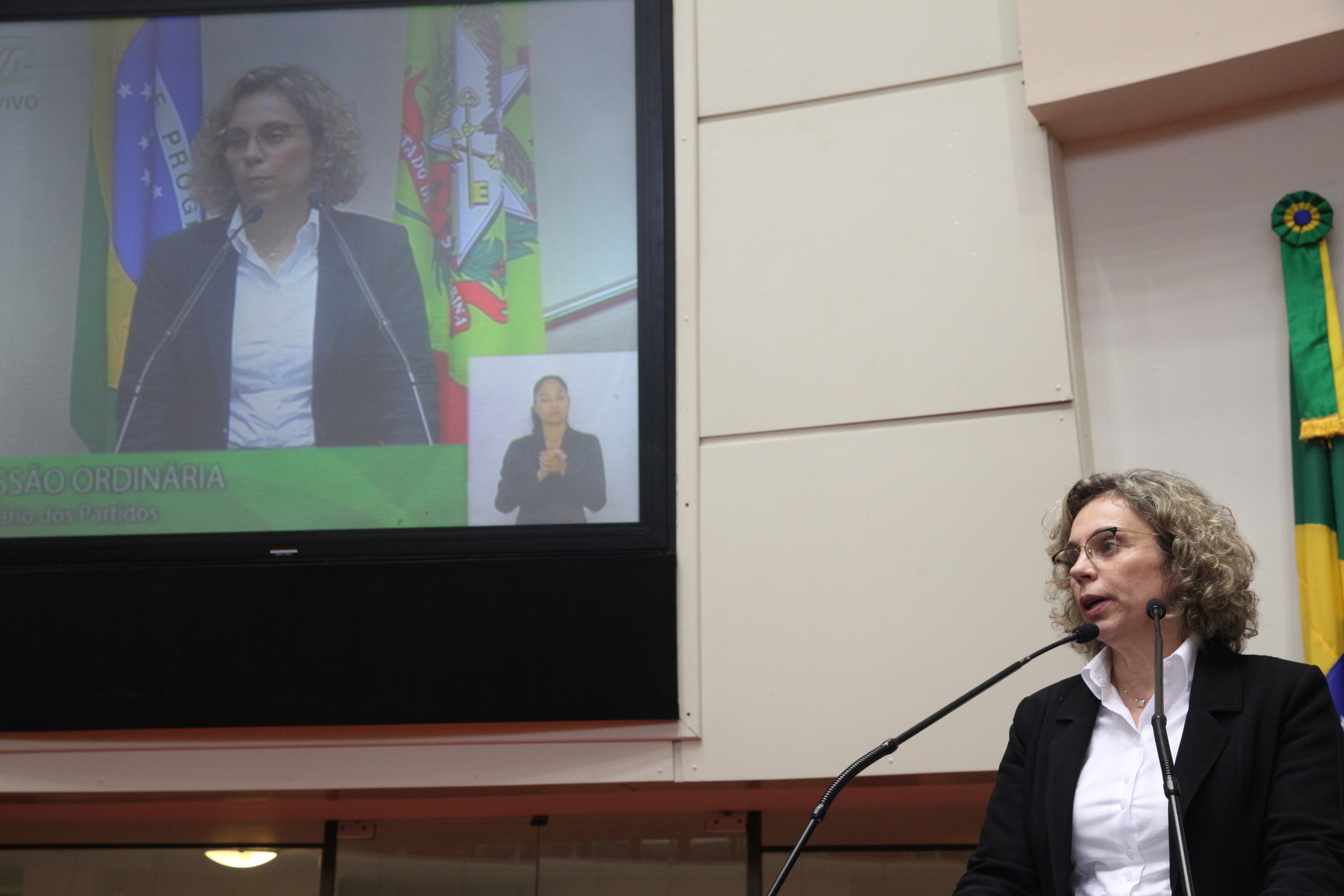 Sessão Ordinária da Assembleia Legislativa do Estado de Santa Catarina. Deputada Ana Paula Lima (PT)