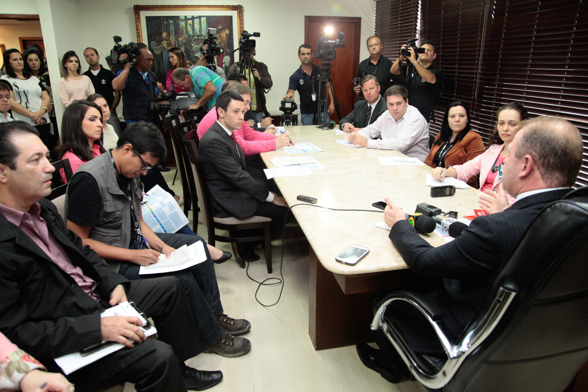 Presidente da Assembleia concede coletiva e anuncia redução de gastos