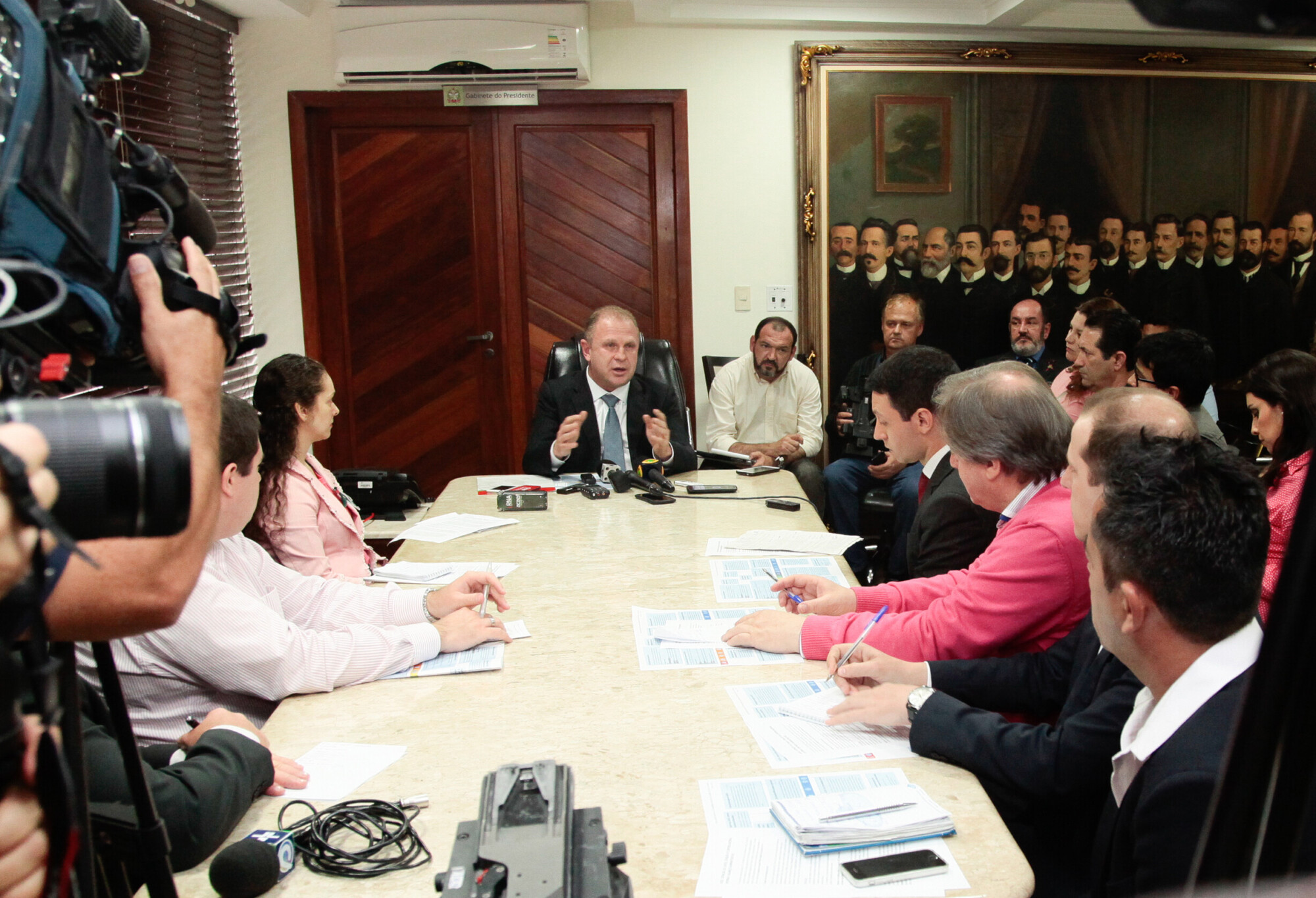 Presidente da Assembleia concede coletiva e anuncia redução de gastos