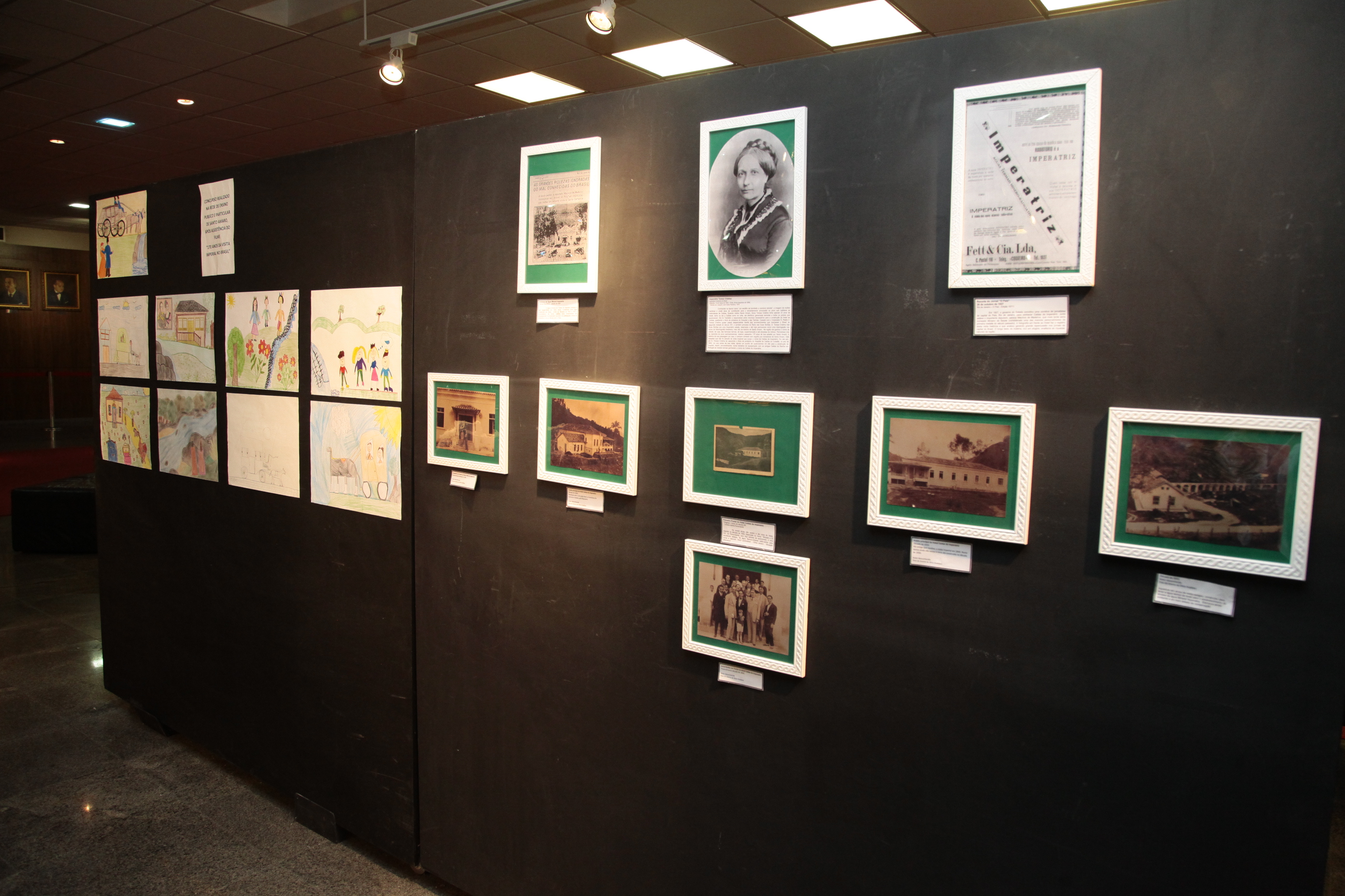 Exposição de fotos Águas de Santo Amaro, representativas aos 170 anos de visita da Família Imperial à Caldas da Imperatriz - Autoria Mariana Costa.