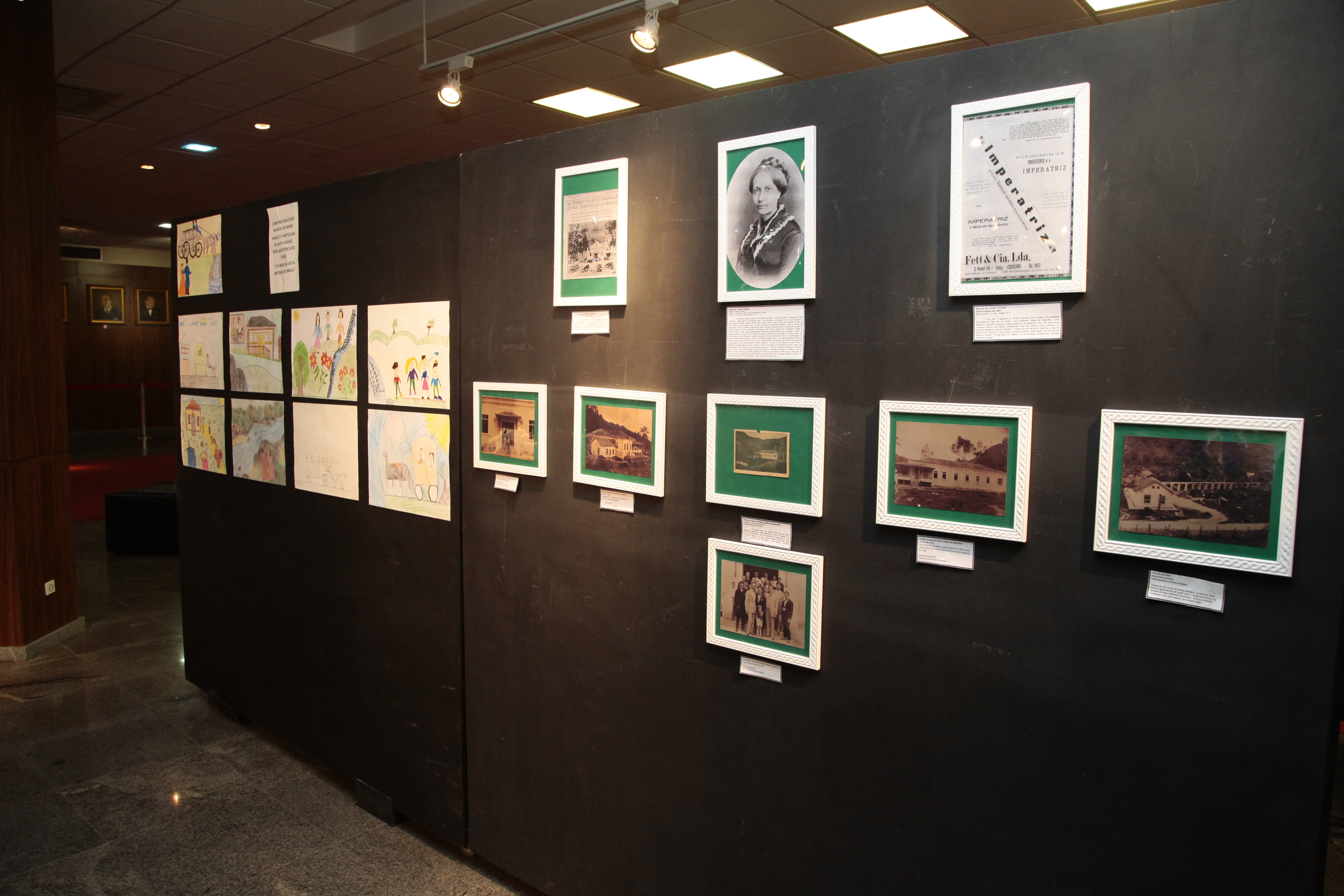 Exposição de fotos Águas de Santo Amaro, representativas aos 170 anos de visita da Família Imperial à Caldas da Imperatriz - Autoria Mariana Costa.