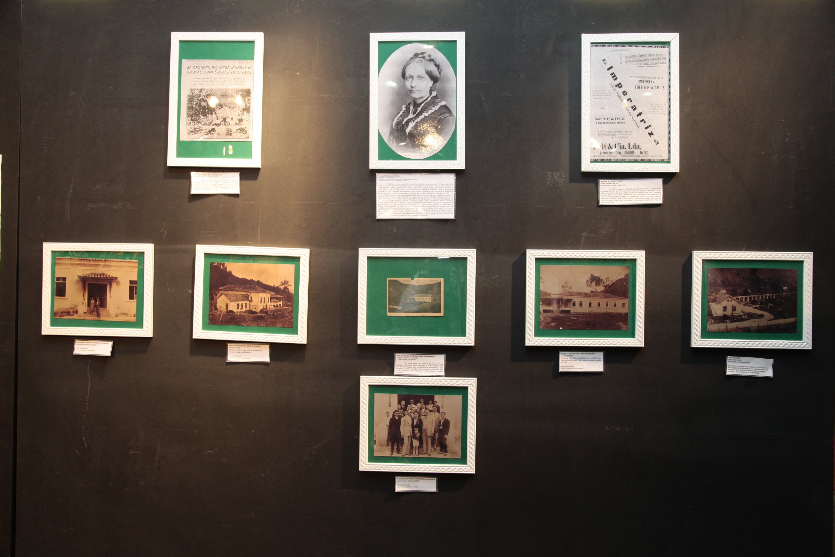 Exposição de fotos Águas de Santo Amaro, representativas aos 170 anos de visita da Família Imperial à Caldas da Imperatriz - Autoria Mariana Costa.