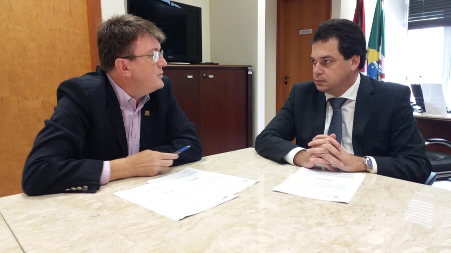 Deputado Rodrigo Minotto e secretário de Educação, Eduardo Deschamps