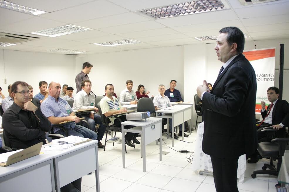 Escola do Legislativo promove seminário para servidores e vereadores do Noroeste do Estado