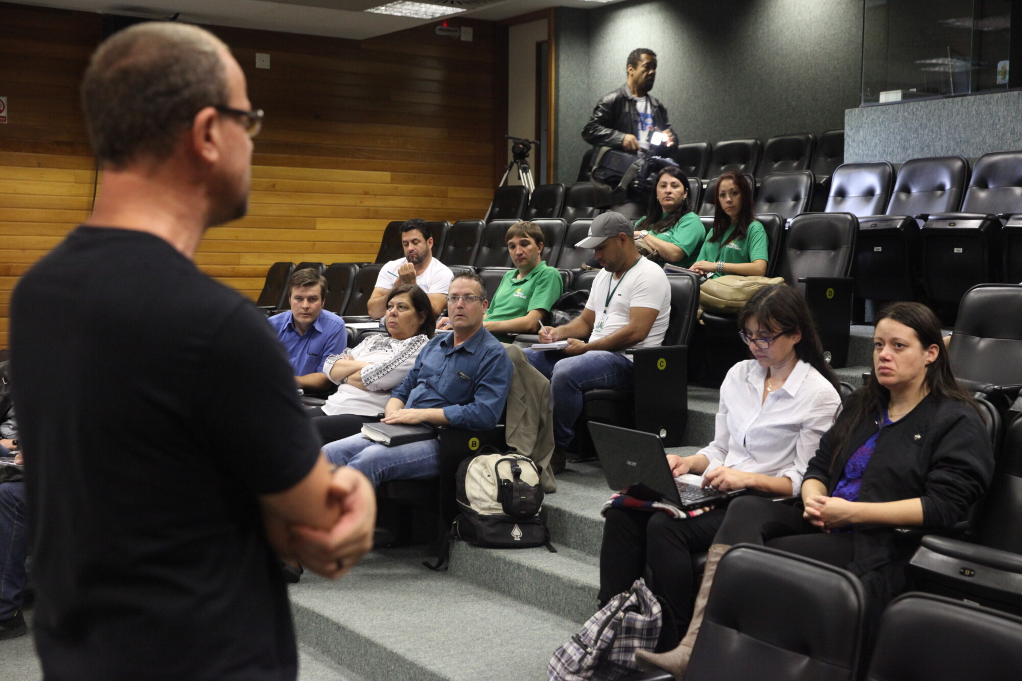Produtores de fumo dos três estados do sul e representantes de entidades que prestam assistência técnica e extensão rural acompanham debates.