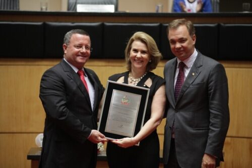 Parlamento celebra 25 anos do Colégio Criativo em sessão especial