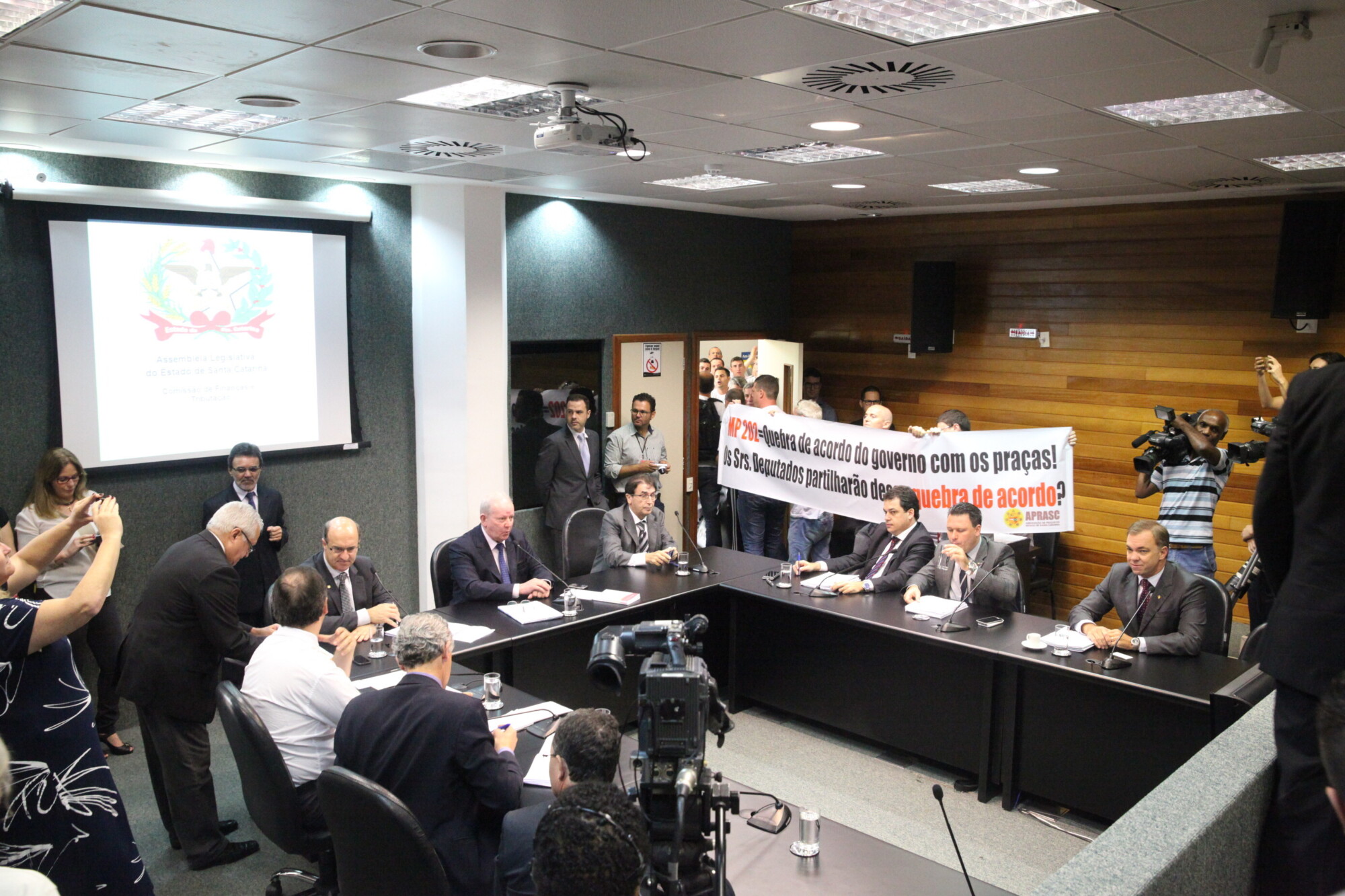 Representantes da Associação dos Praças da PM (Aprasc) se manifestaram na reunião