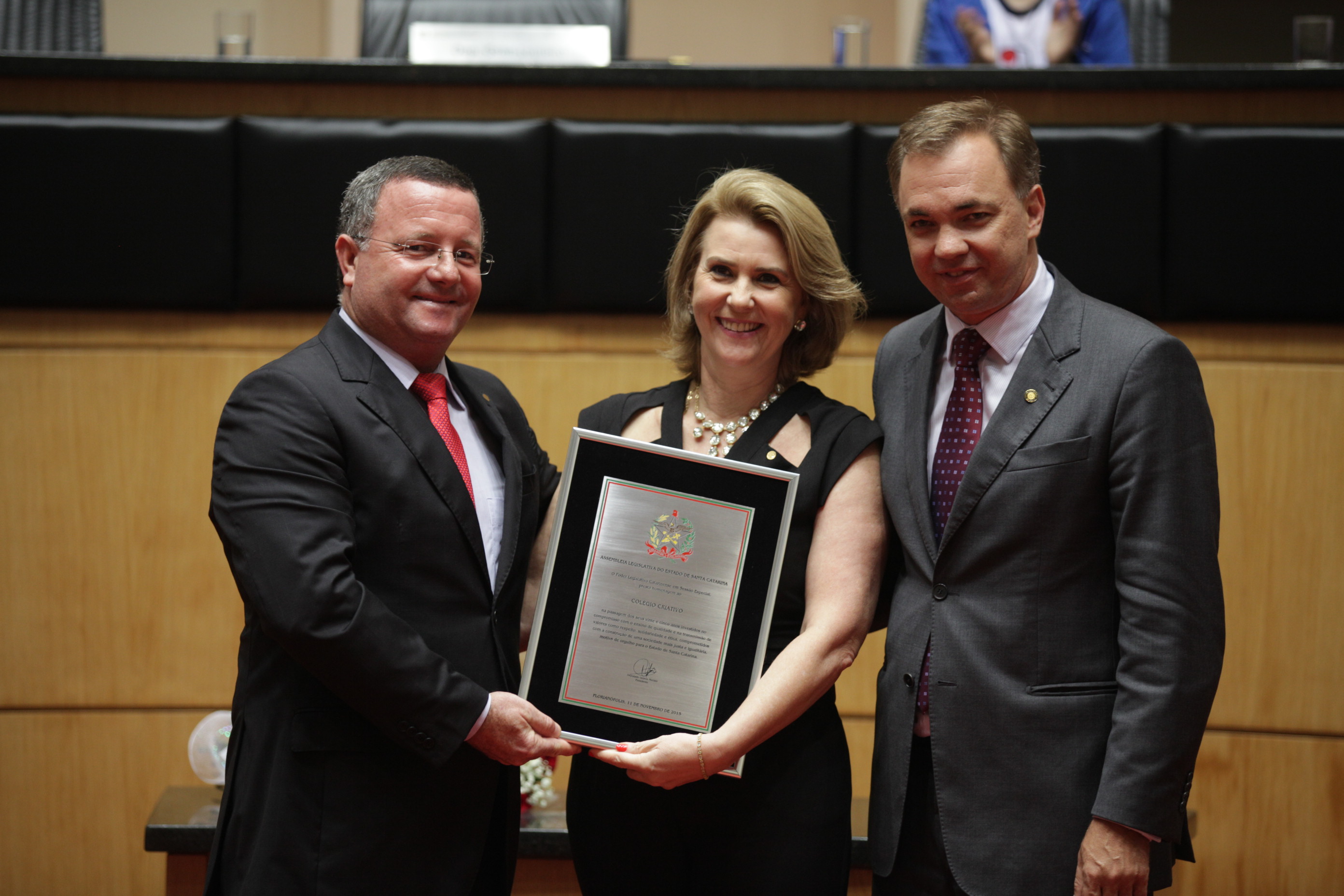 Homenagem ao Colégio Criativo