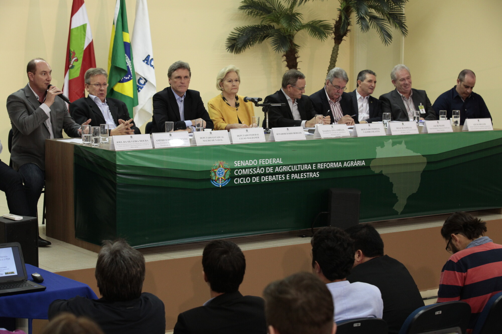 Encontro reuniu senadores, deputados, autoridades e representantes do setor no estado
