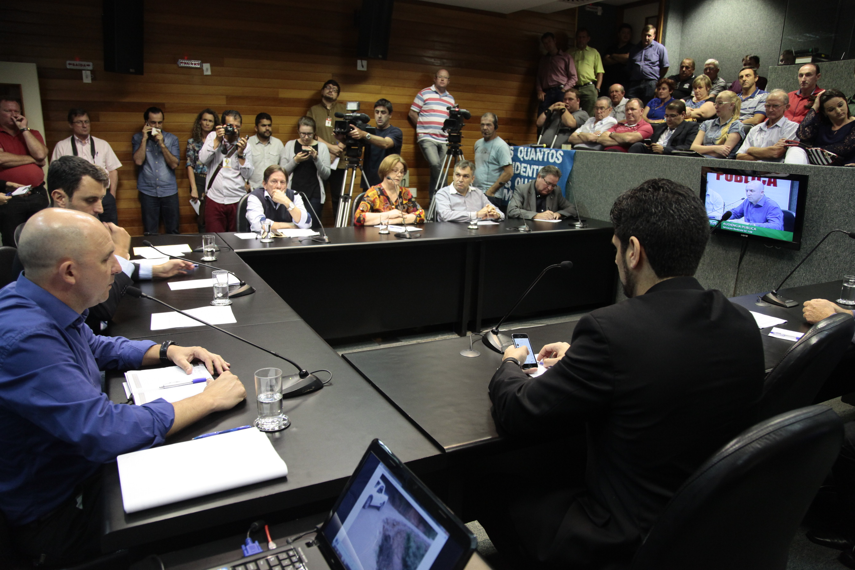 Audiência Pública da Comissão de Transporte e Desenvolvimento Urbano, discute a situação da SC 108.