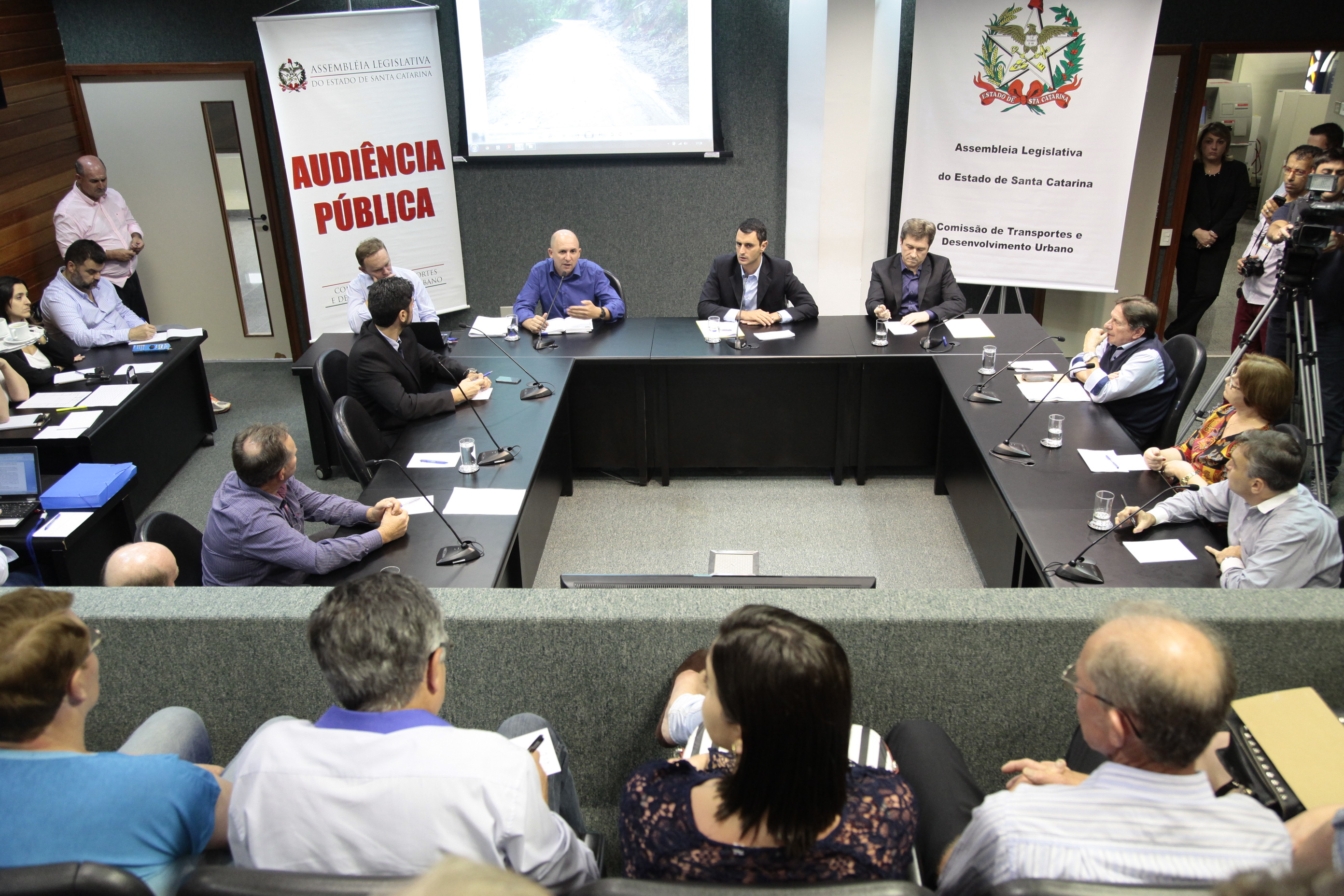 Audiência Pública da Comissão de Transporte e Desenvolvimento Urbano, discute a situação da SC 108.
