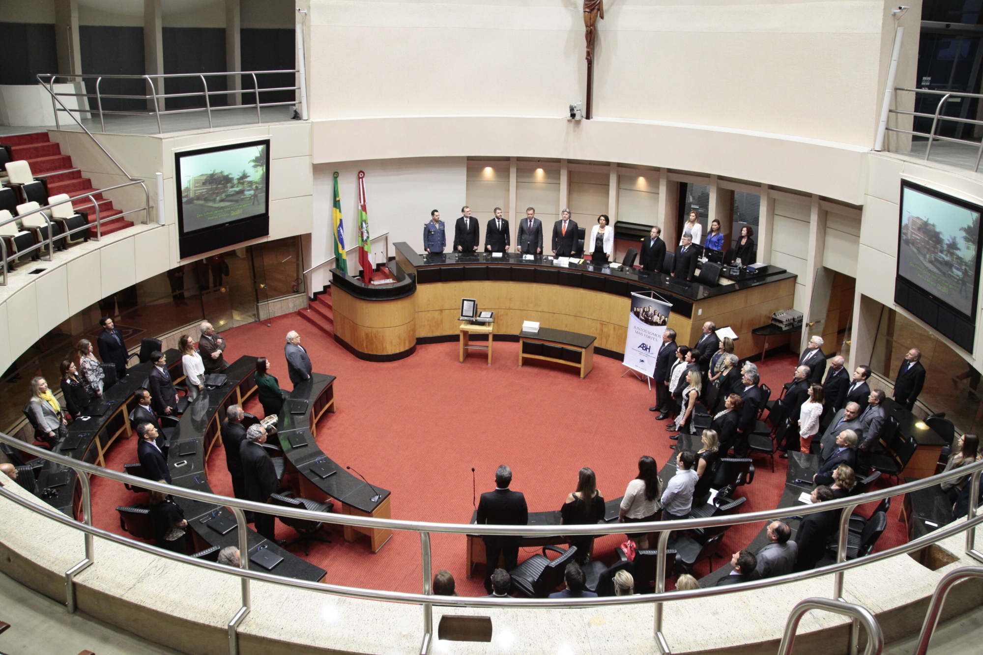 Assembleia Legislativa homenageia os 50 anos da ABIH em SC