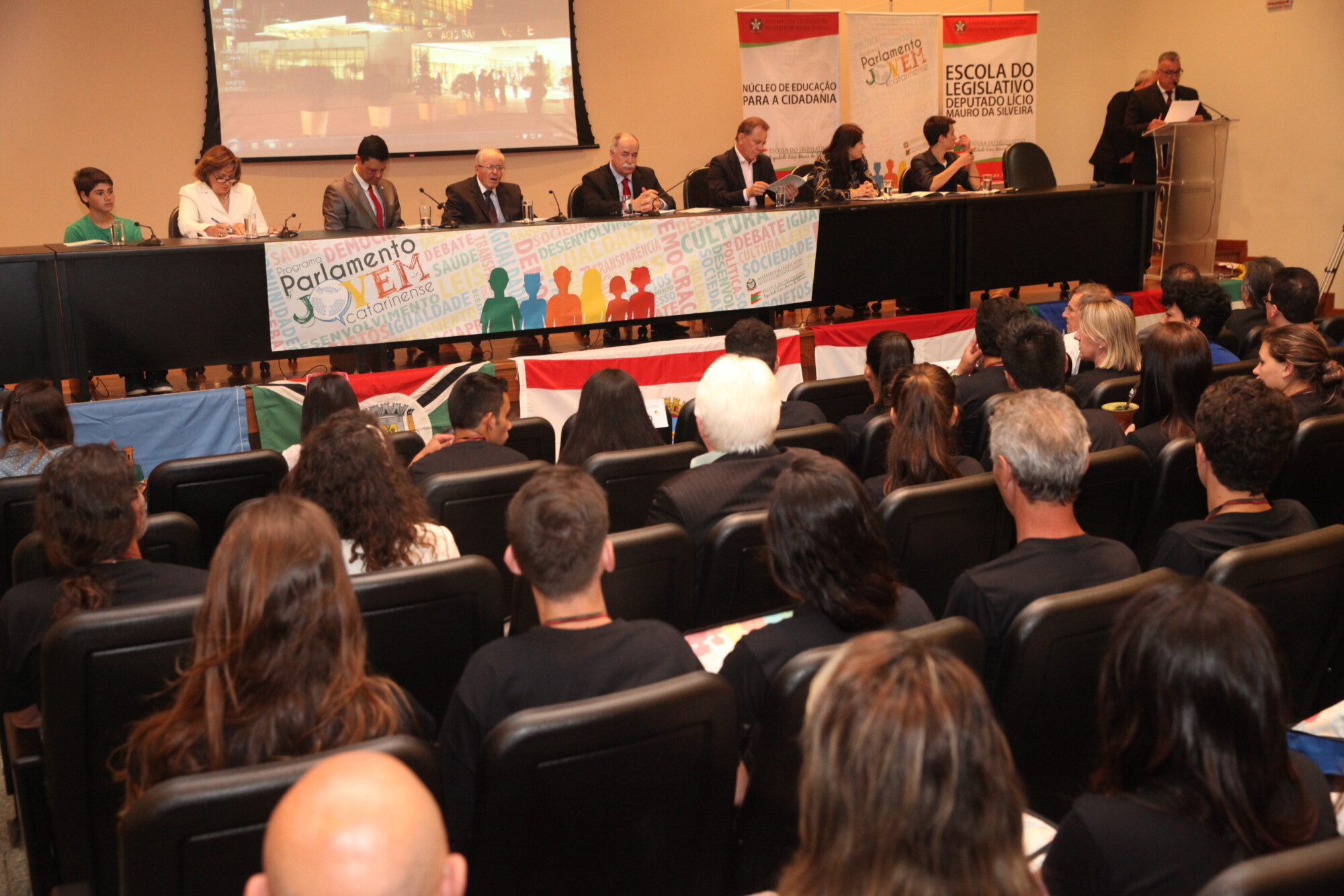 Edição do Parlamento Jovem marca dez anos do programa