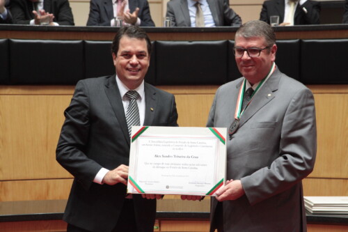 Deputado Rodrigo Minotto homenageia promotor Alex Sandro Teixeira da Cruz
