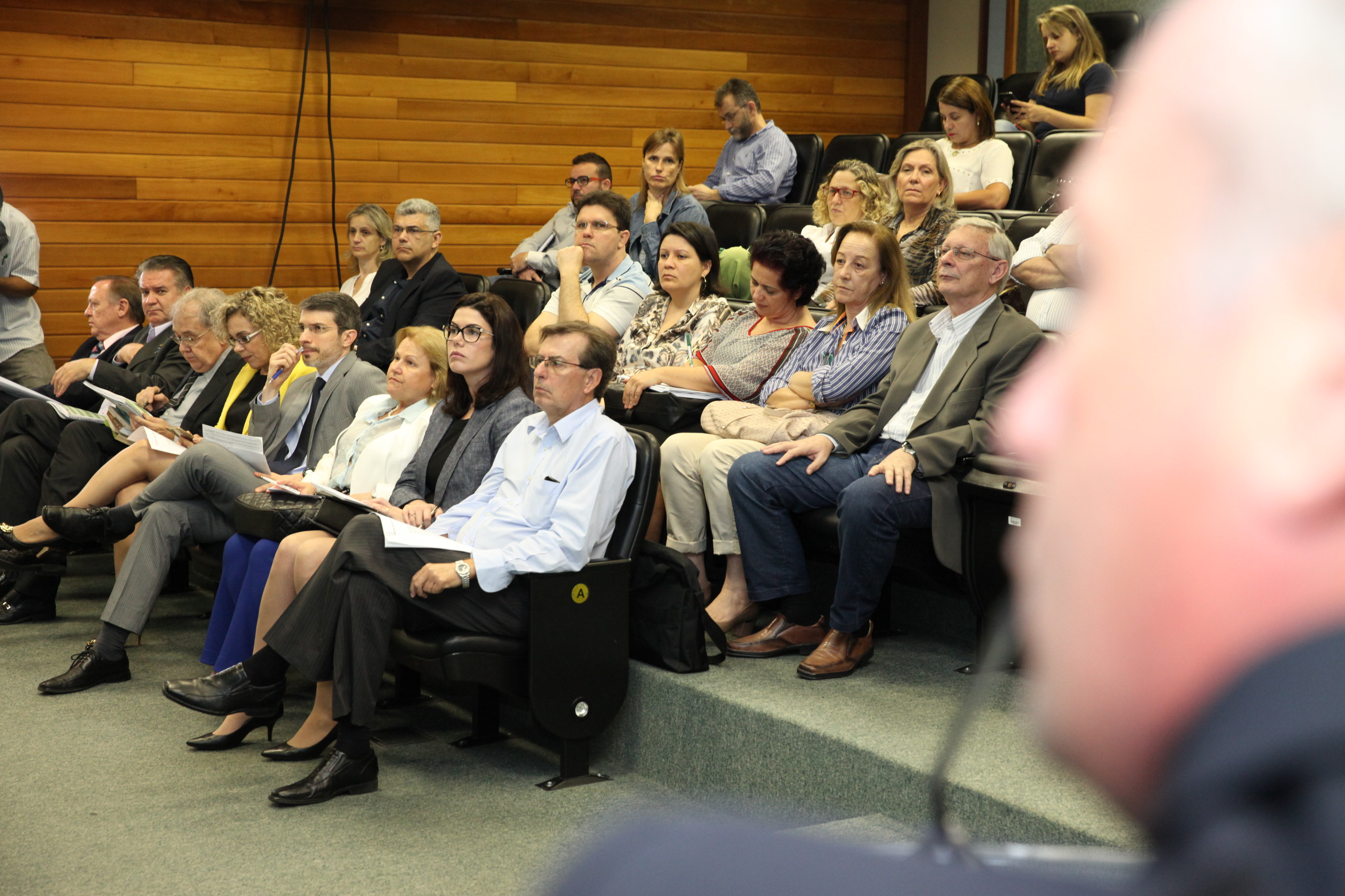 Secretário de Estado da Saúde - João Paulo Kleinubing - apresenta diante dos deputados membros da Comissão de Saúde relatório dos 1° e 2° quadrimestres de 2015. Foto: Fábio Queiroz / Agência AL