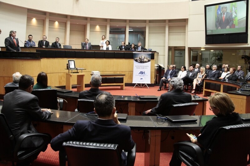 ABIH-SC comemora 50 anos e recebe homenagem do Legislativo