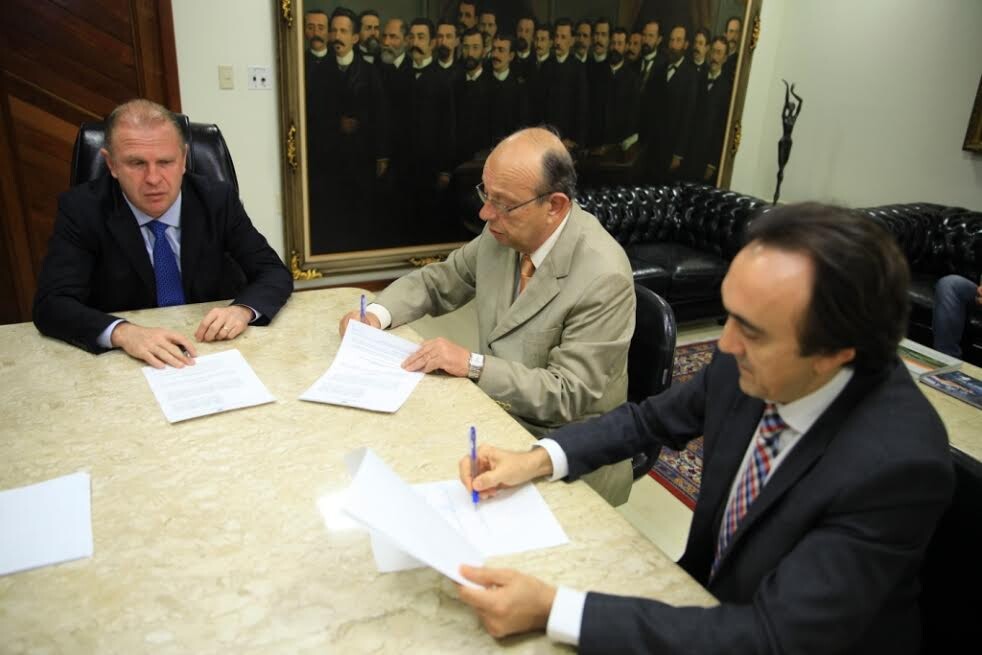 Estagiários vão ajudar no processo do cadastramento biométrico eleitoral em SC